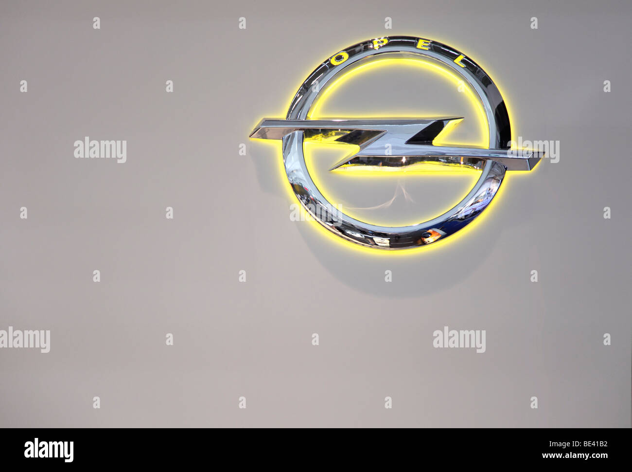 63Th International Motor Show ( IAA ): Il nuovo logo del costruttore della vettura Opel Foto Stock