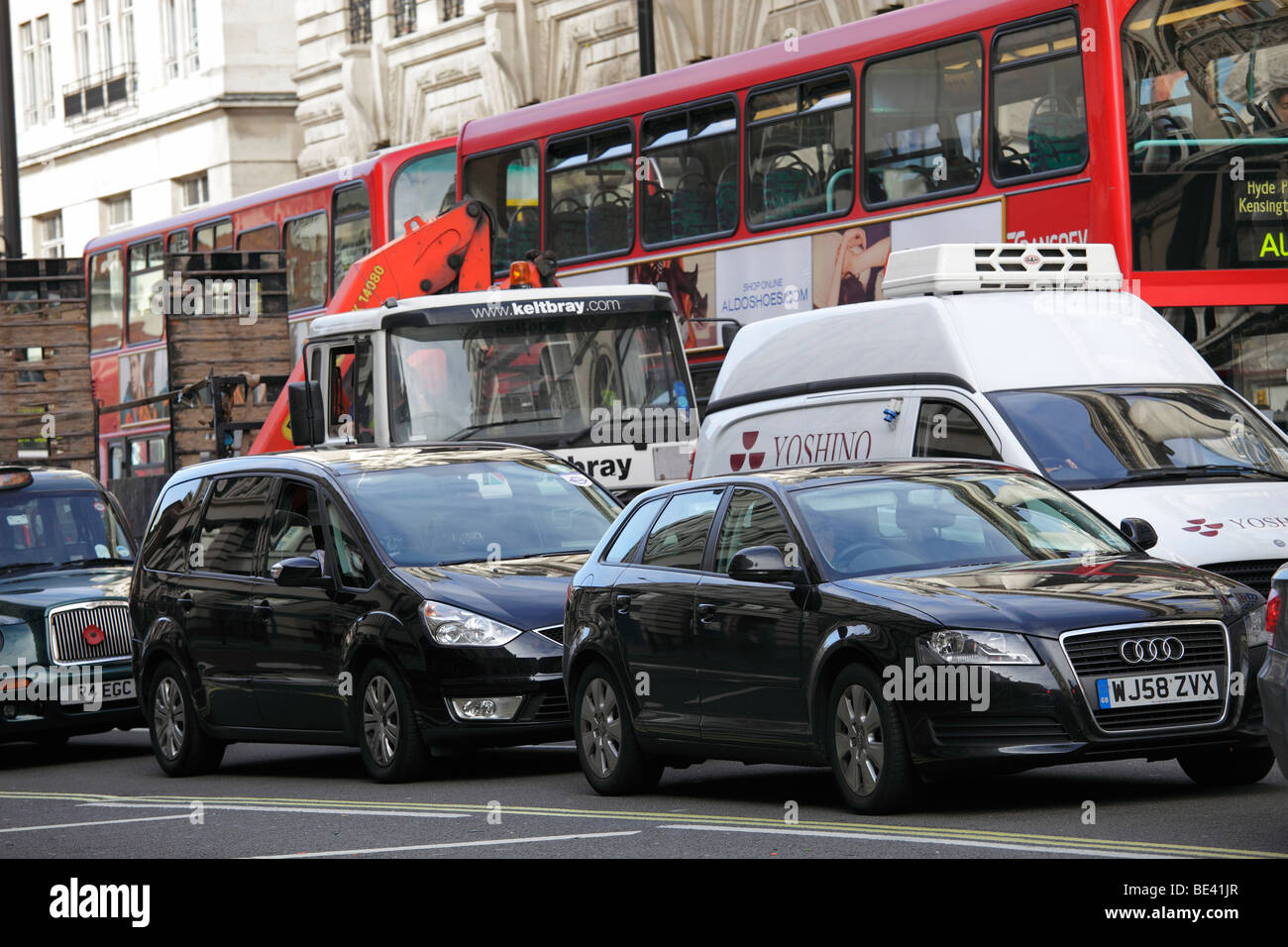 Traffico a Piccadilly, Londra 3 Foto Stock