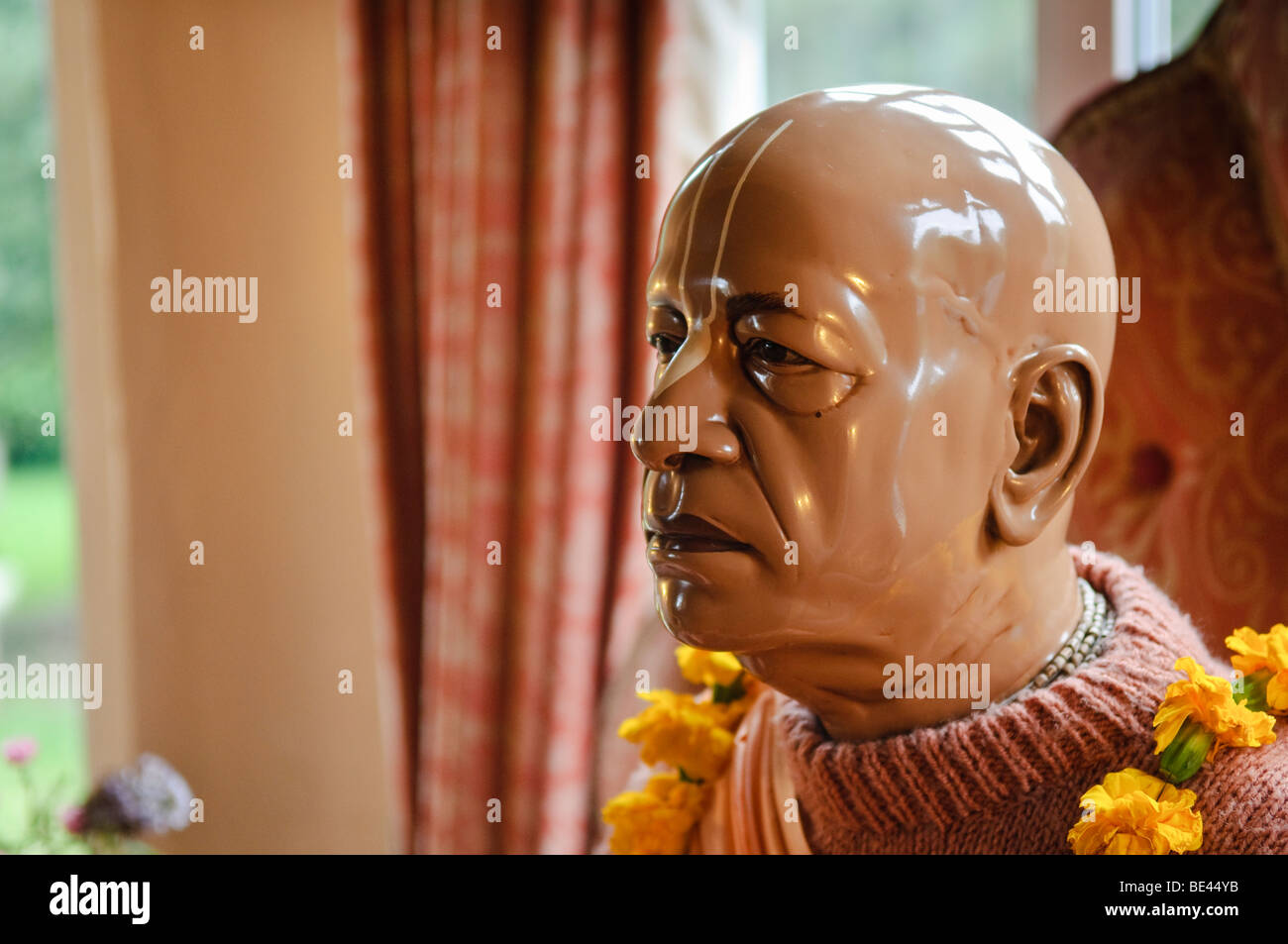 Testa di una statua della Sua Divina Grazia A.C. Bhaktivedanta Swami Prabhupada, fondatore del movimento ISKCON Foto Stock
