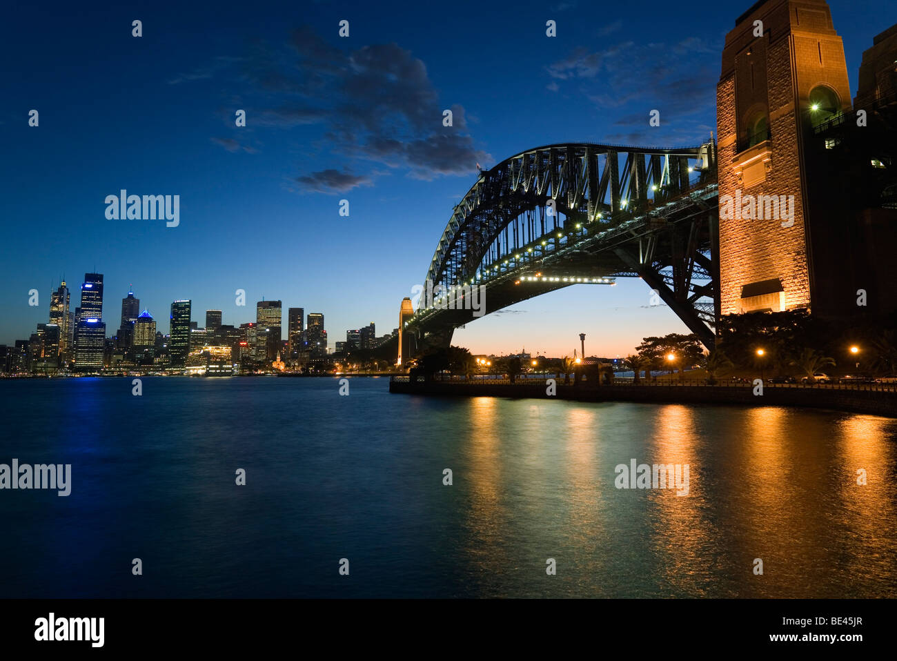 Vista del Ponte del porto al crepuscolo dal North Shore. Sydney, Nuovo Galles del Sud, Australia Foto Stock