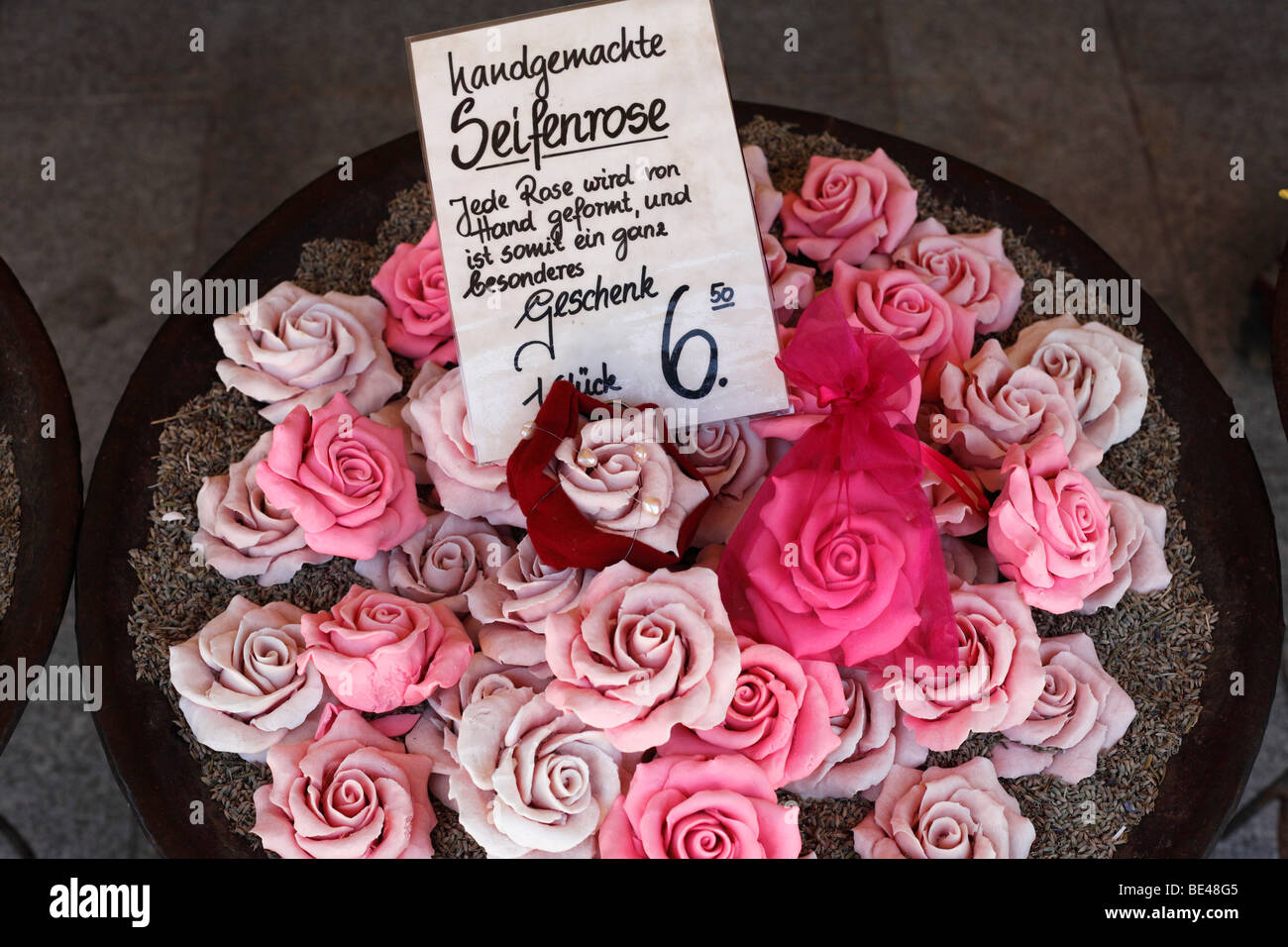 Rose sapone, Benediktiner benedettino Seifenmanufaktur fabbrica di sapone, St. Wolfgang, regione del Salzkammergut, Austria superiore, Austria, Foto Stock