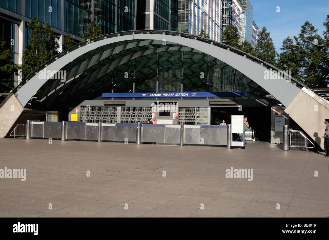 L'ingresso alla stazione metropolitana Canary Wharf nei Docklands di Londra, Regno Unito. Foto Stock