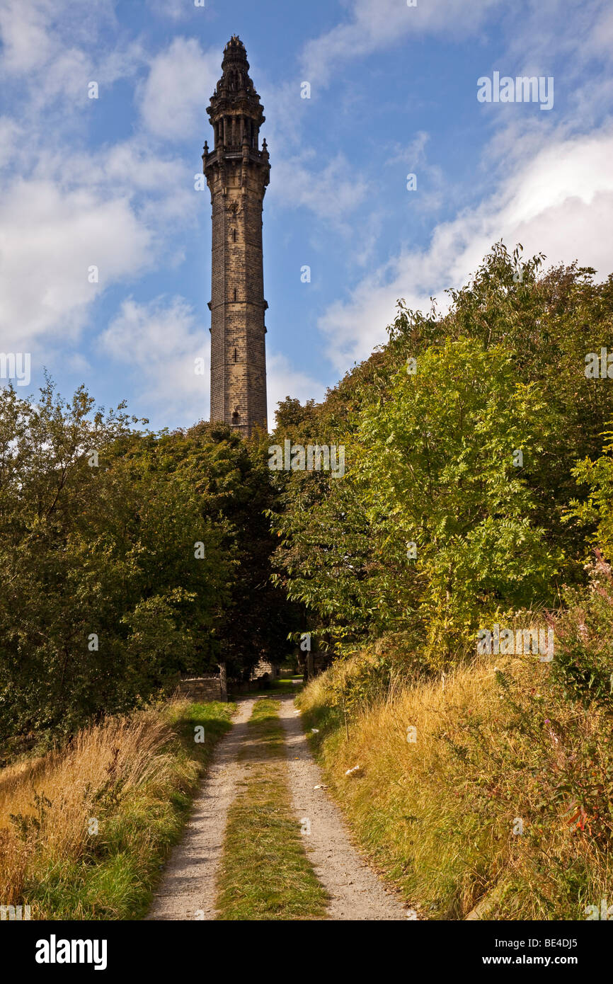 Wainhouse Tower, talvolta indicato come la 'Torre di dispetto." Oltre alla ricerca Sowerby Bridge, nello Yorkshire, Regno Unito Foto Stock