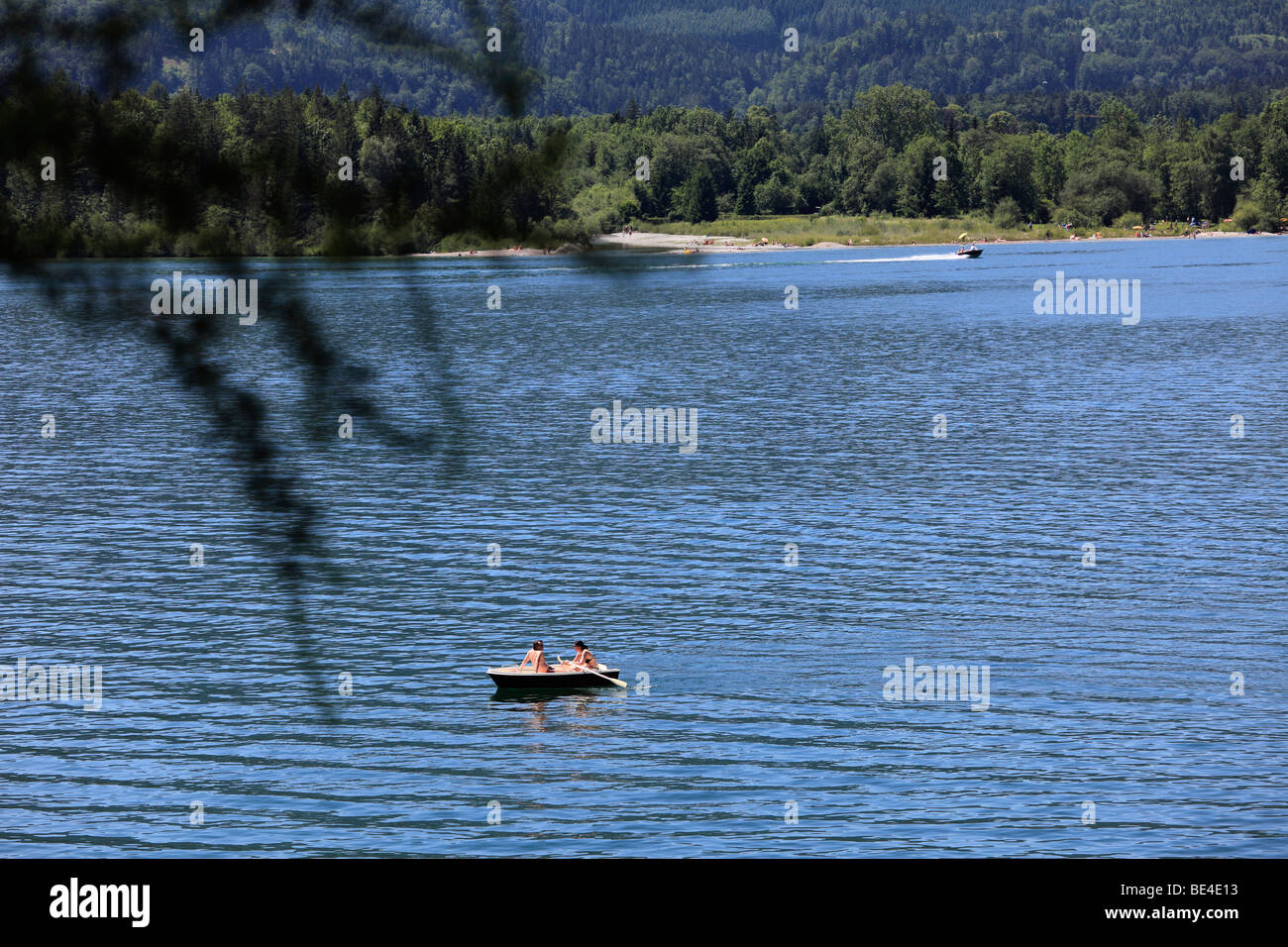 Canotto sul lago Wolfgangsee, St. Wolfgang, regione del Salzkammergut, Austria superiore, Austria, Europa Foto Stock