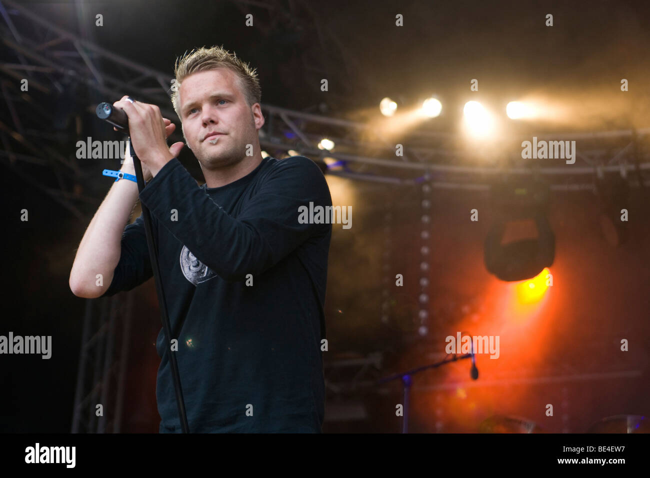 Andreas Scheiben, cantante e front man della Svizzera Aextra band dal vivo presso il festival Openquer in Zell, Svizzera Foto Stock