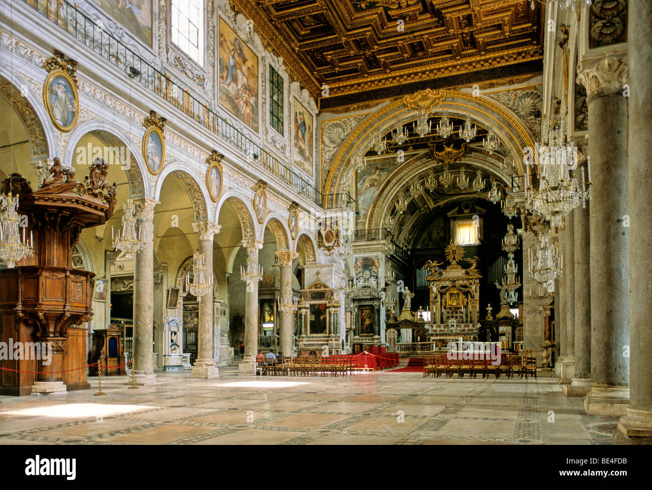 Navata, altare, Basilica di Santa Maria in Aracoeli, Roma, Lazio, l'Italia, Europa Foto Stock
