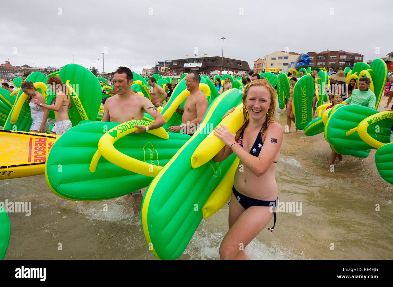 Infradito Havaianas sfida a Bondi Beach. Sydney, Nuovo Galles del Sud, Australia Foto Stock