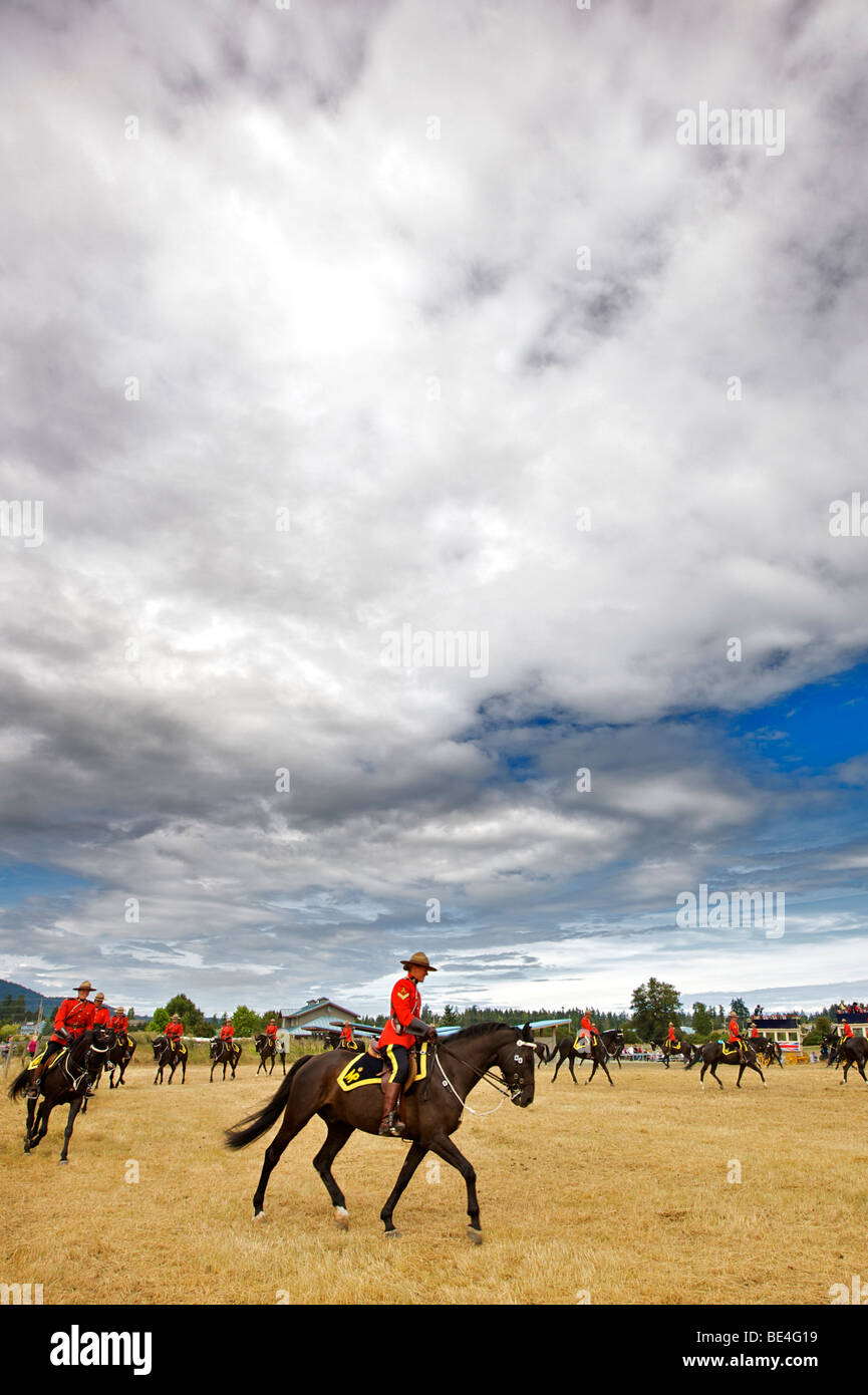 RCMP Officer presso l'RCMP Musical Ride mostrano in Saanich BC Foto Stock