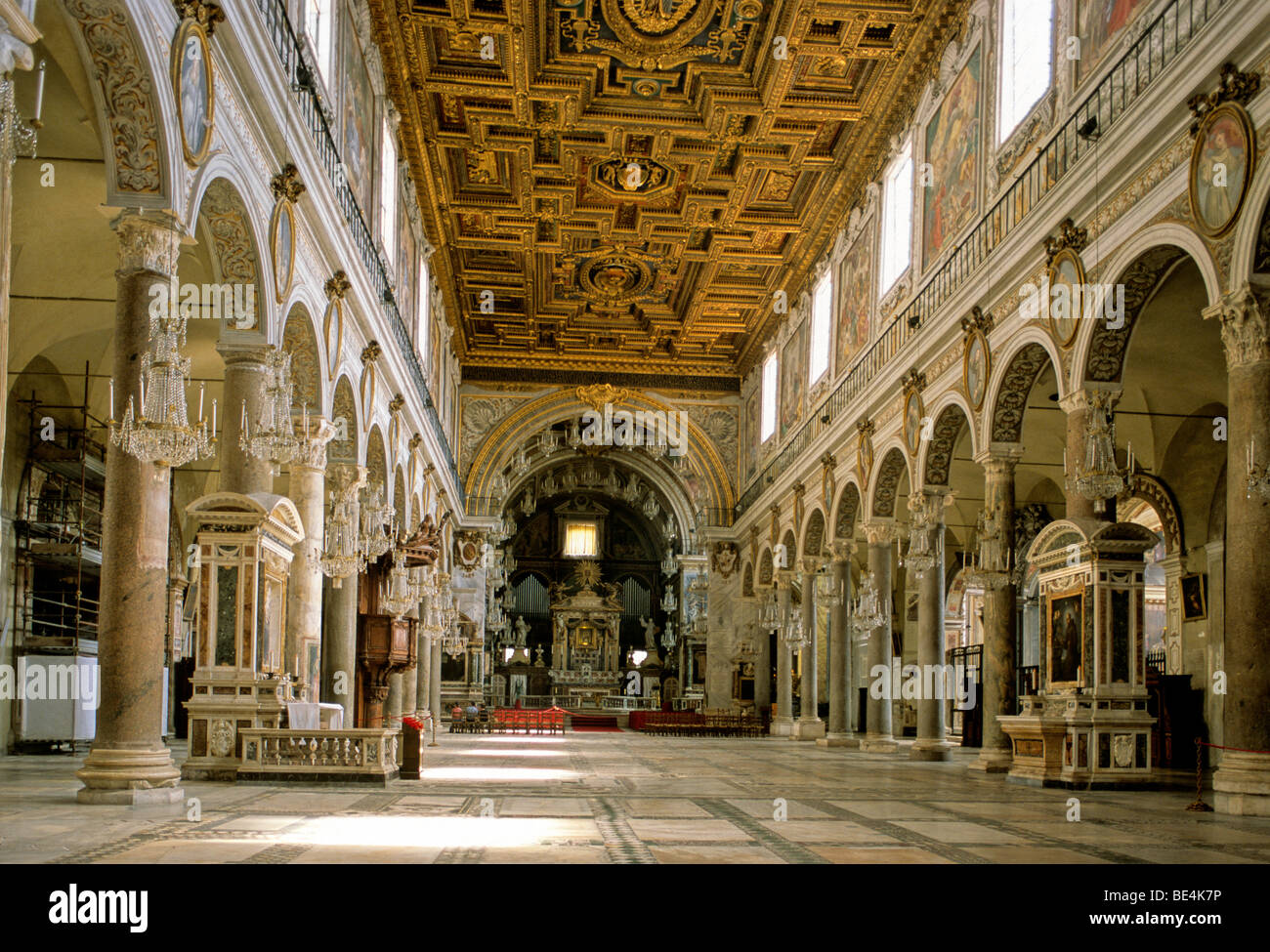 Navata, altare, Basilica di Santa Maria in Aracoeli, Roma, Lazio, l'Italia, Europa Foto Stock