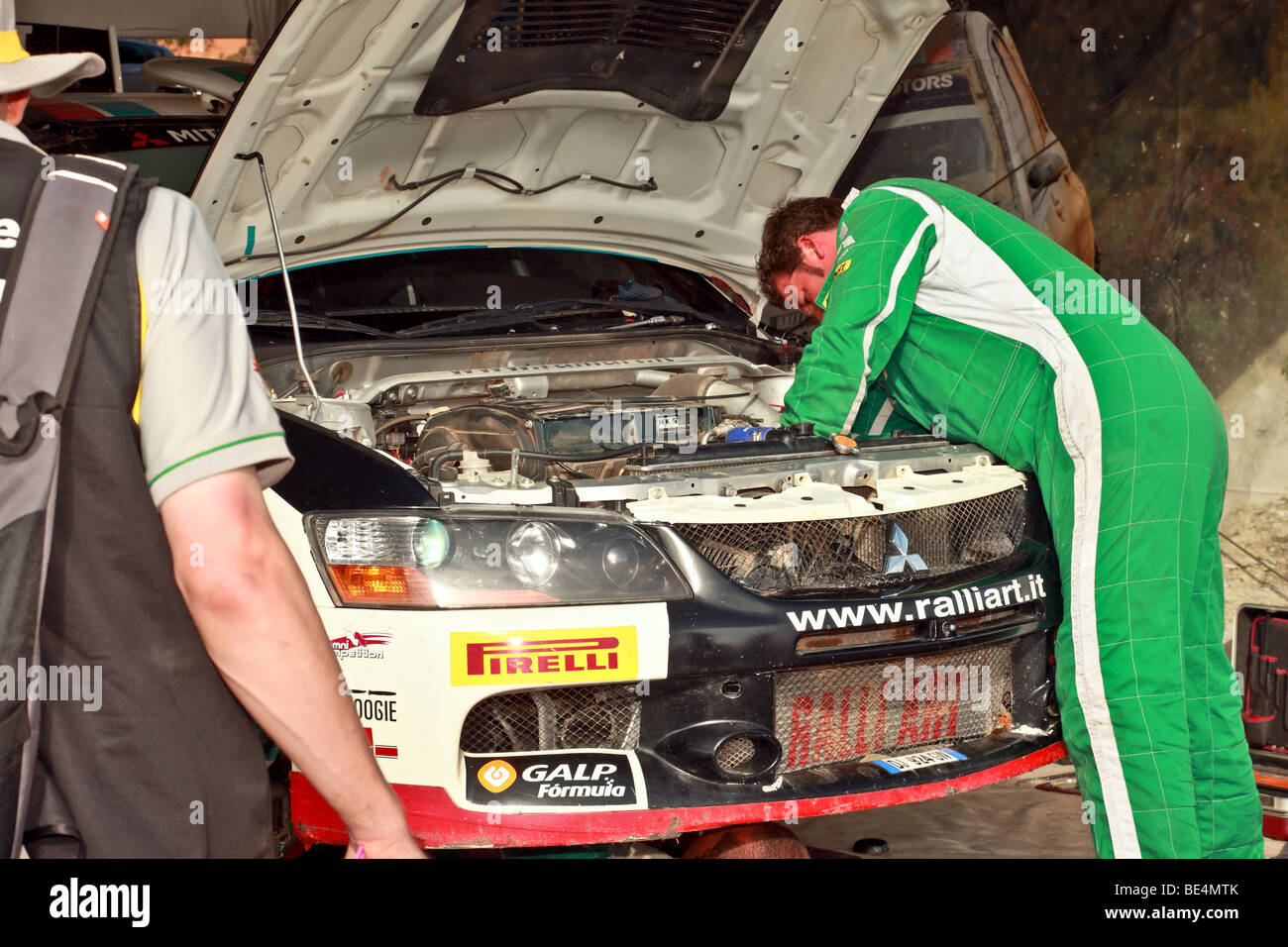 Motorsport: Rally Australia 2009/WRC rally car nel suo pit stop da sottoporre a manutenzione per il tratto successivo Foto Stock