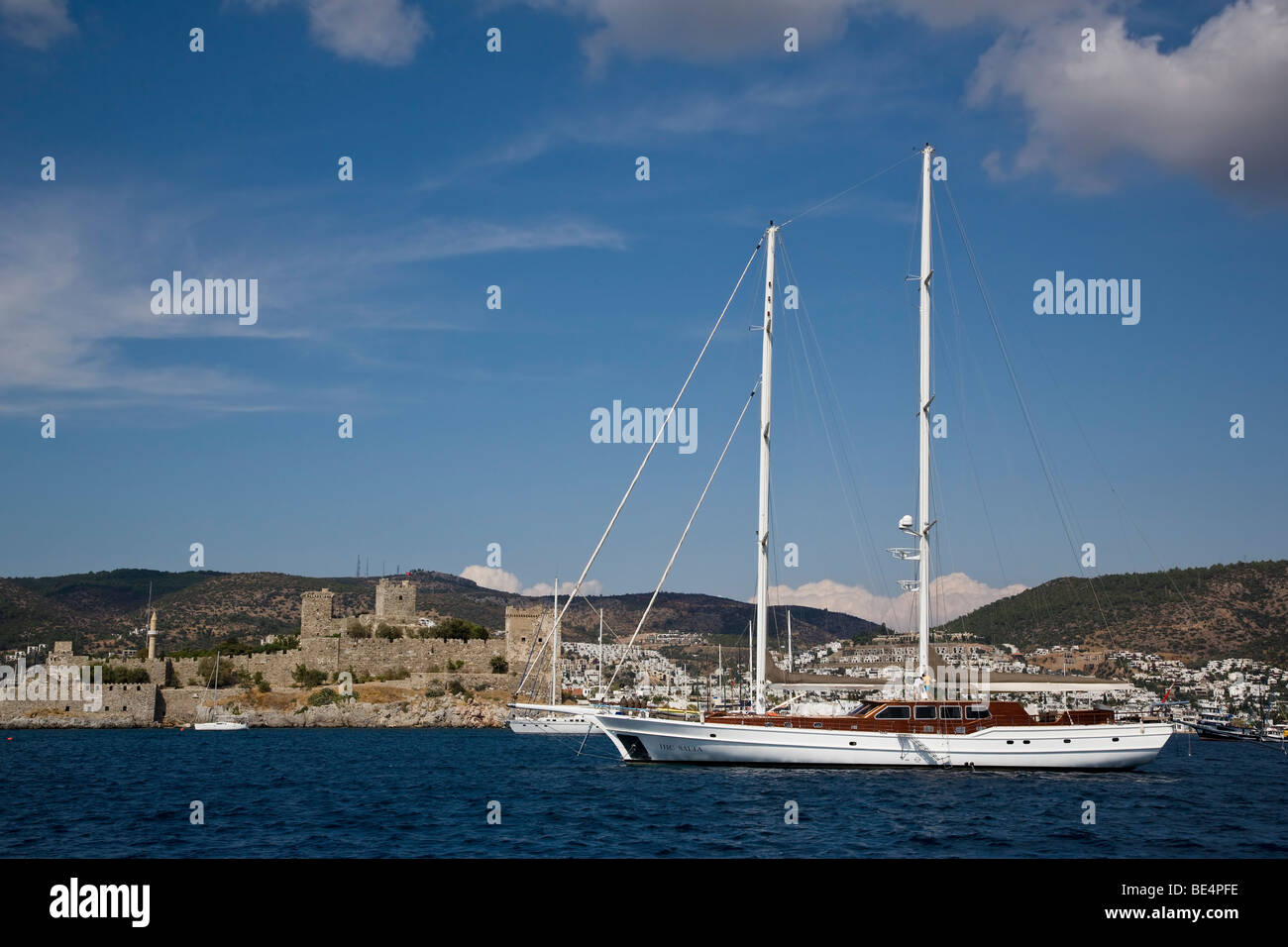 Bodrum Turchia barche a vela e il Castello di San Pietro il liberatore Foto Stock