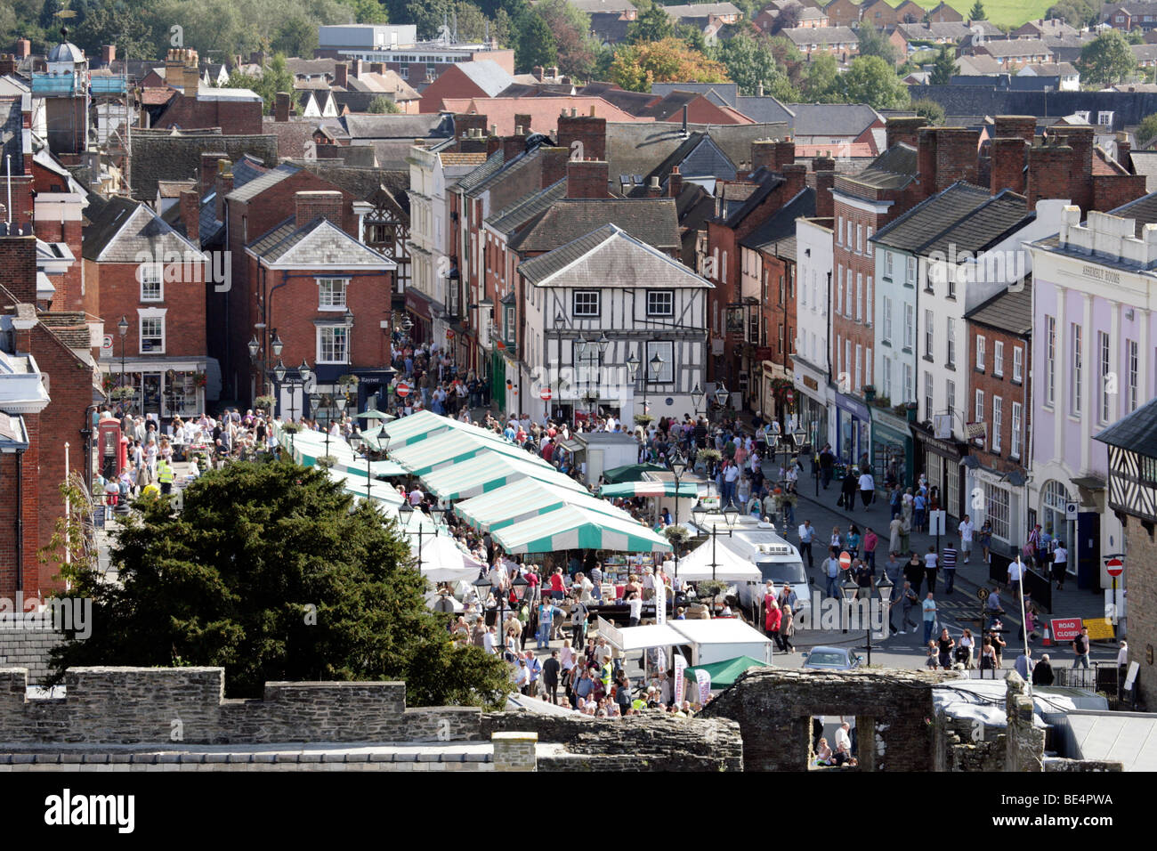 Ludlow mercato; il successo del contadino locale mercato Foto Stock