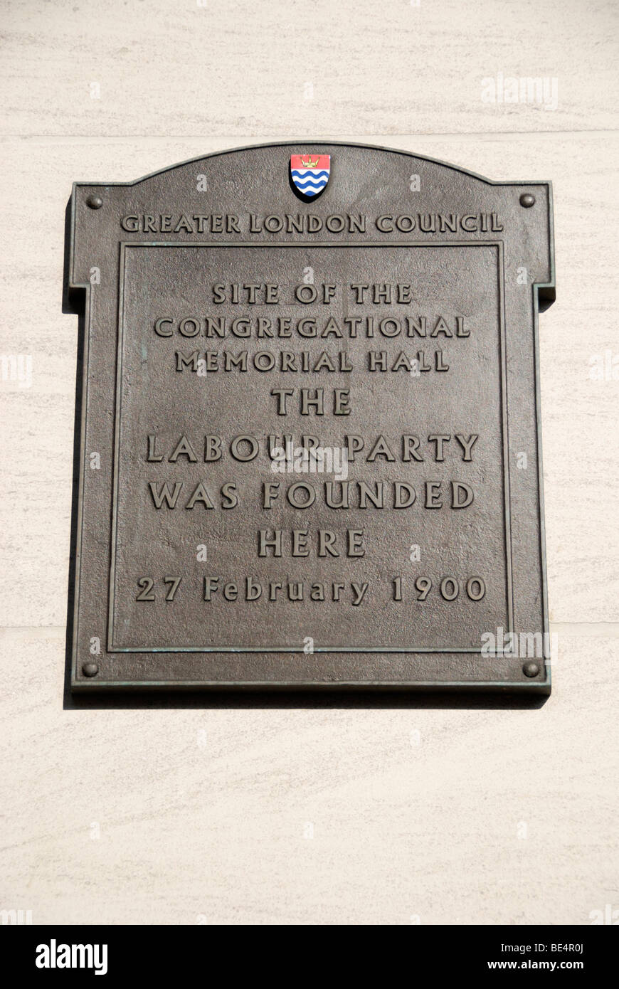 Marcatura della placca il sito della Congregazione Memorial Hall dove il partito laburista è stata fondata nel 1900, Farringdon St, Londra Foto Stock