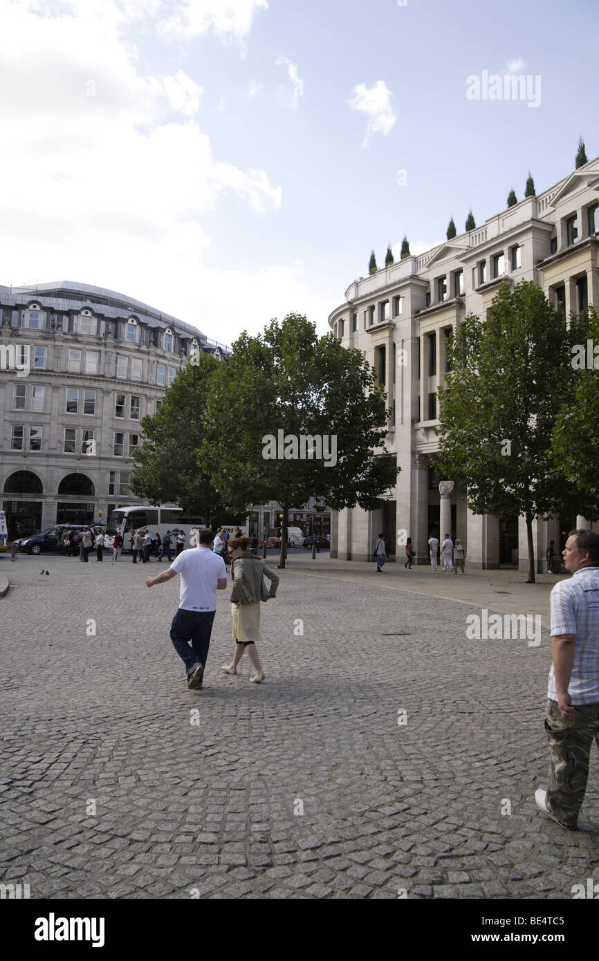 Città di architettura di Londra,landscape edifici con riflessi del caldo sole estivo.mattone di vetro ,ciottoli.il vecchio e il nuovo Foto Stock