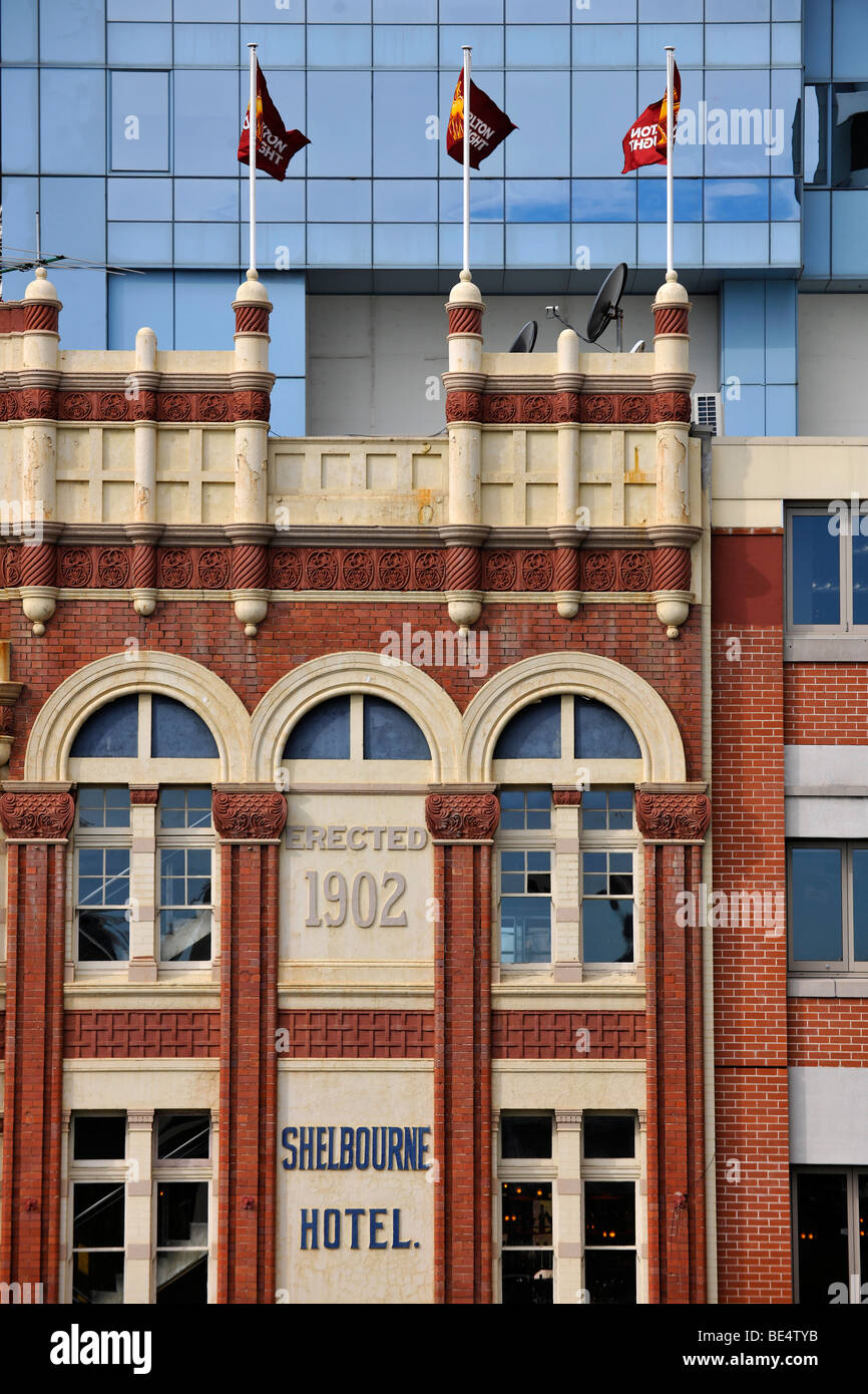 Shelbourne Hotel, edificio vittoriano, nella parte anteriore del BT Tower, Grattacielo City, il quartiere centrale degli affari di Sydney, Nuovo Galles del Sud Foto Stock
