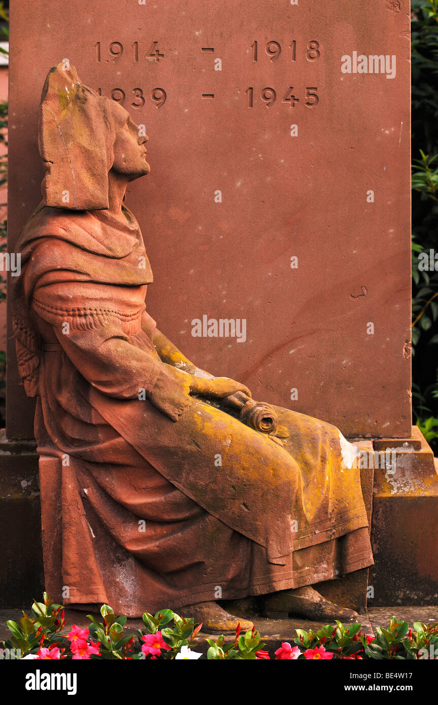 Memoriale di guerra per entrambe le guerre mondiali, 1914-1918 e 1939-1945, Rue du 25 Janvier, Illhaeusern, Alsazia, Francia, Europa Foto Stock