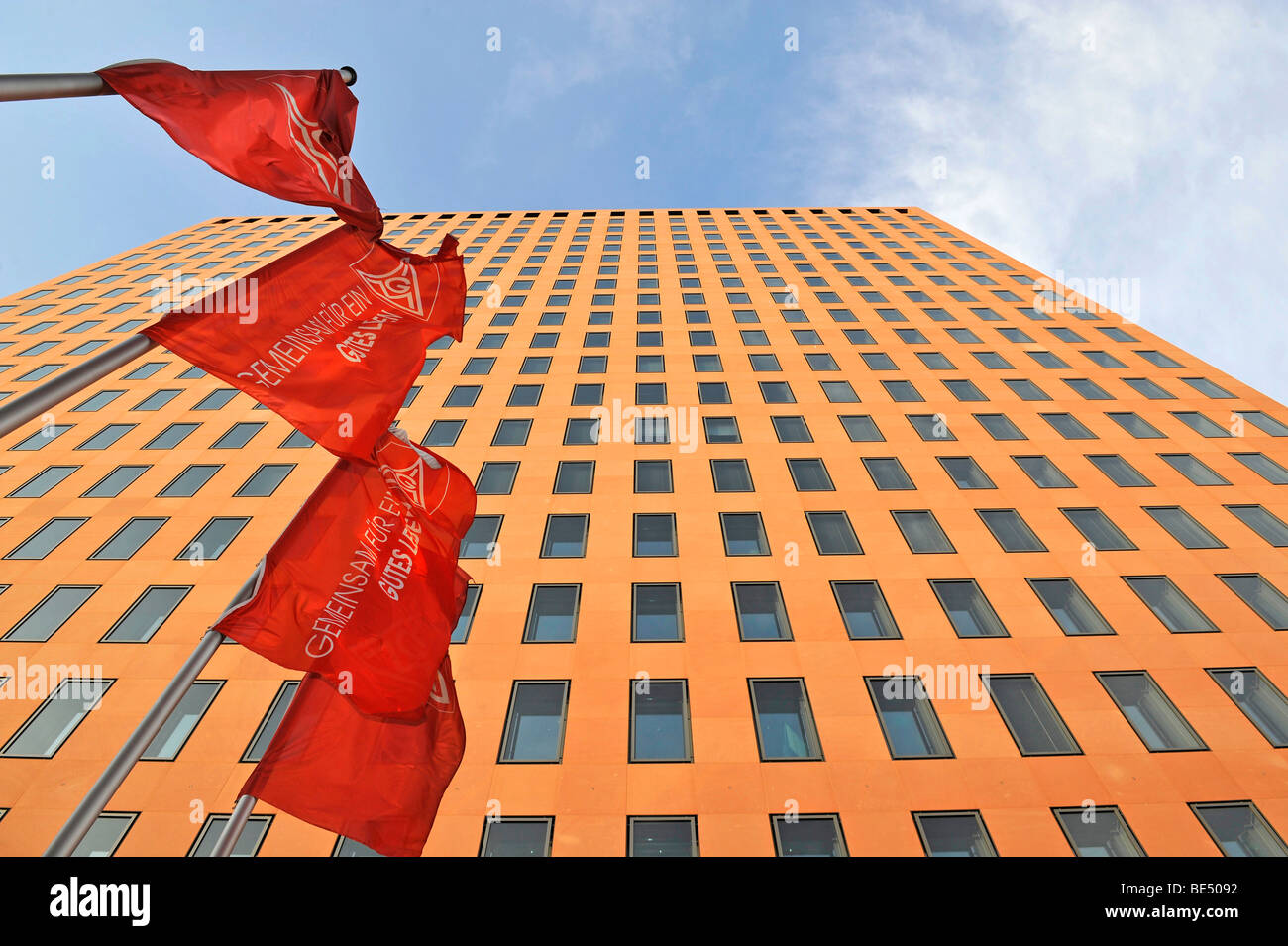 Edificio della IG Metall sindacali, bandiere, Frankfurt am Main, Hesse, Germania, Europa Foto Stock