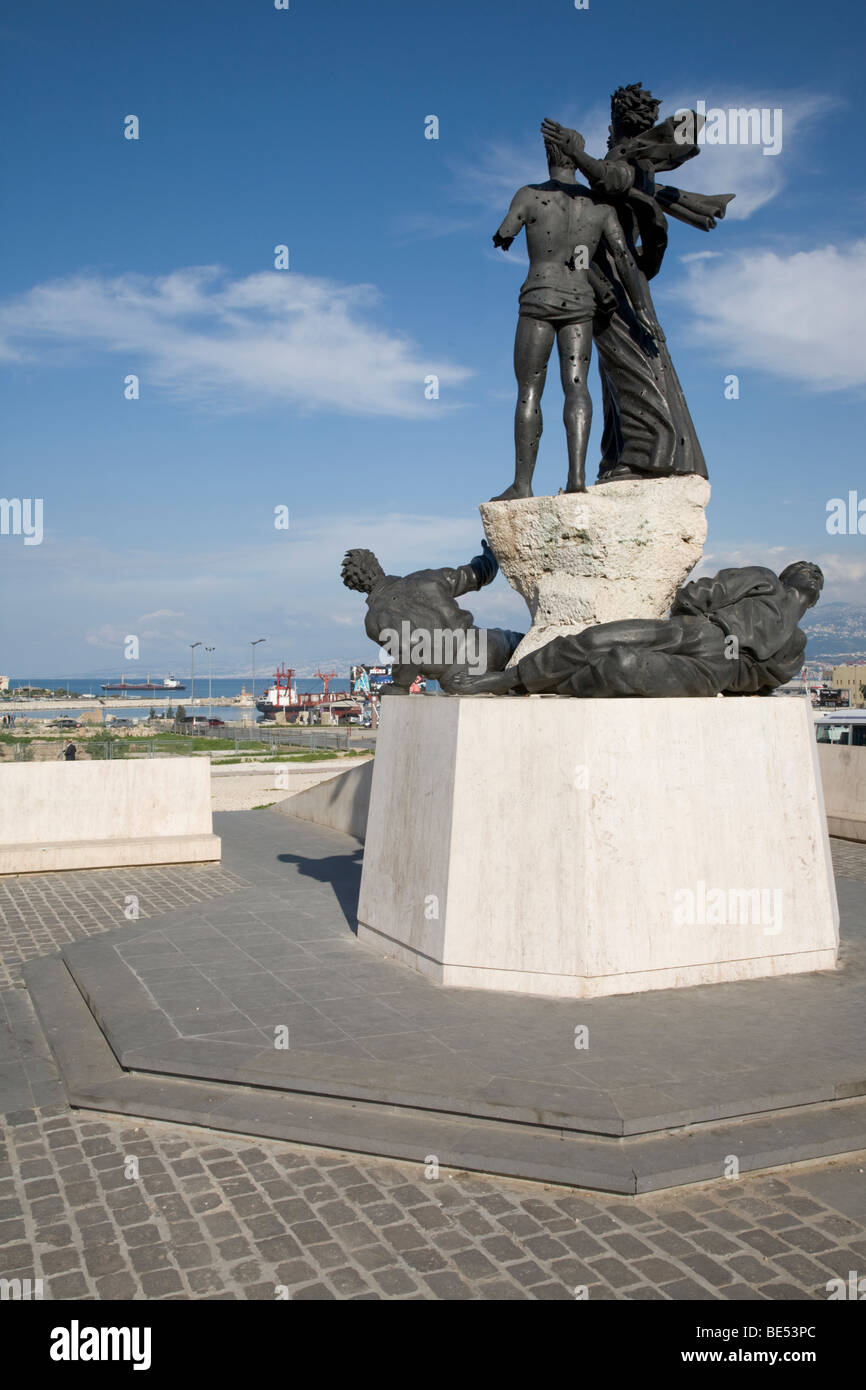 Piazza Martiri statue riddled con fori di proiettile che simboleggiano guerra civile libanese Beirut Libano Foto Stock