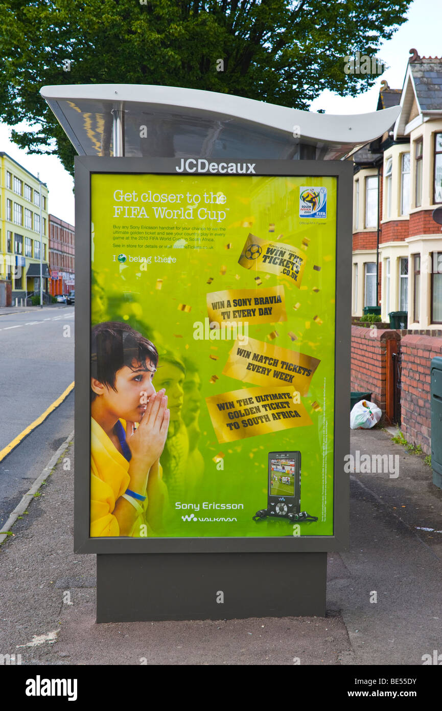 JCDecaux affissioni per Sony Ericsson WALKMAN sul bus shelter in UK Foto Stock
