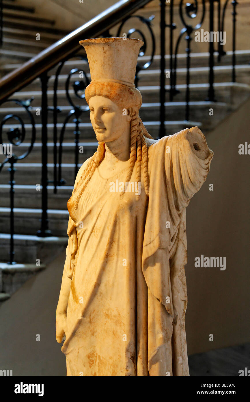 Illars femmina figura, cariatide, ellenistica, Museo Archeologico, Palazzo Topkapi, Istanbul, Turchia Foto Stock