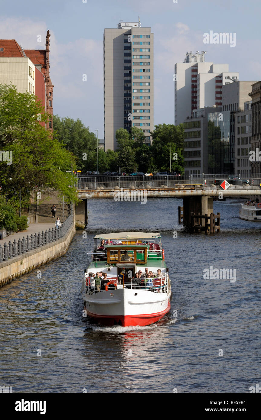 Distretto Nikolai con il fiume Sprea, Berlino, Germania, Europa Foto Stock