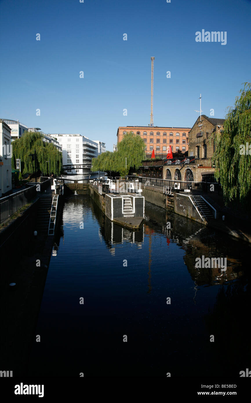 Regent's Canal a Camden Lock, Camden Town, Londra, Regno Unito Foto Stock