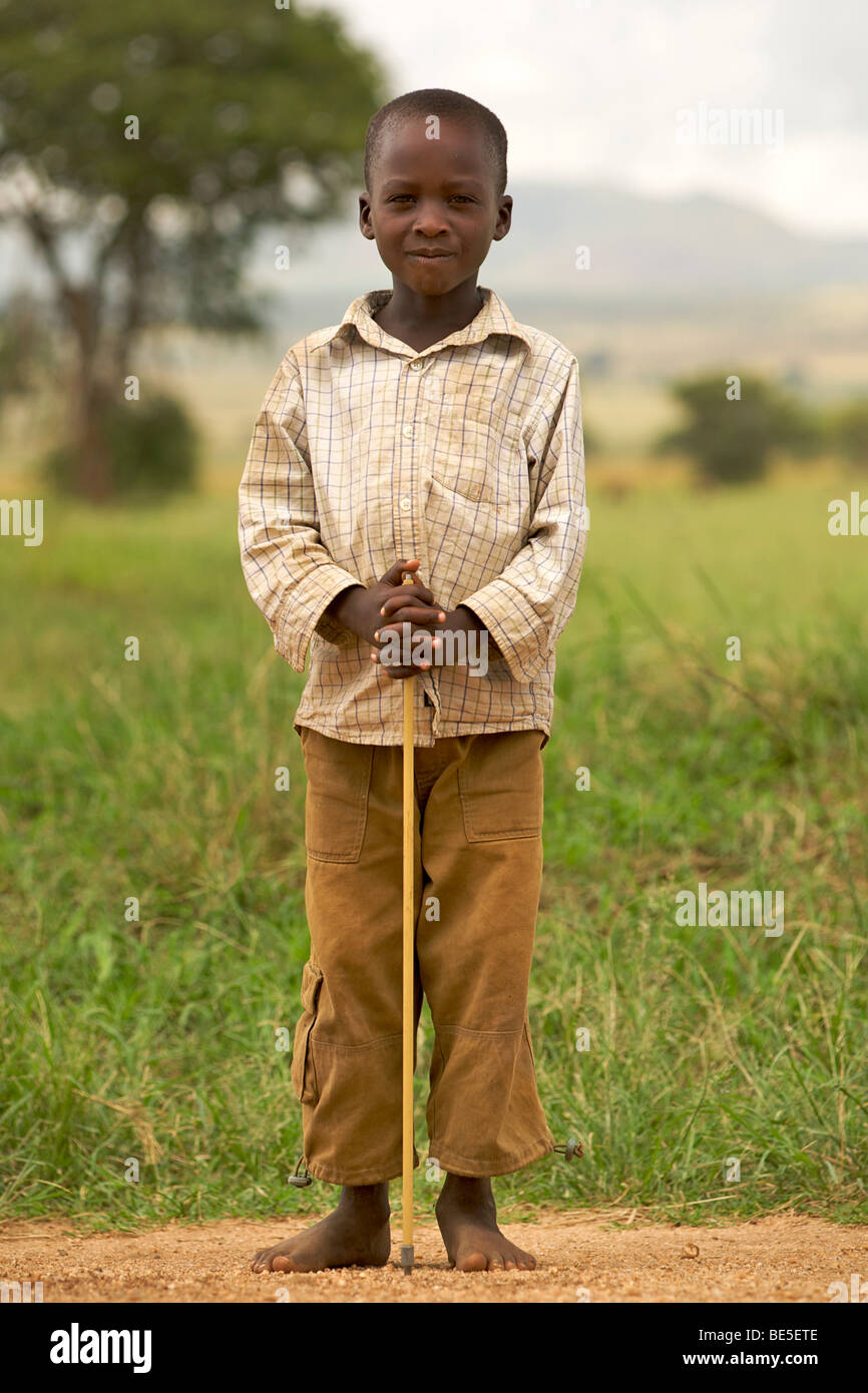 Un ragazzo africano in Kidepo Valley National Park in Uganda del nord. Foto Stock