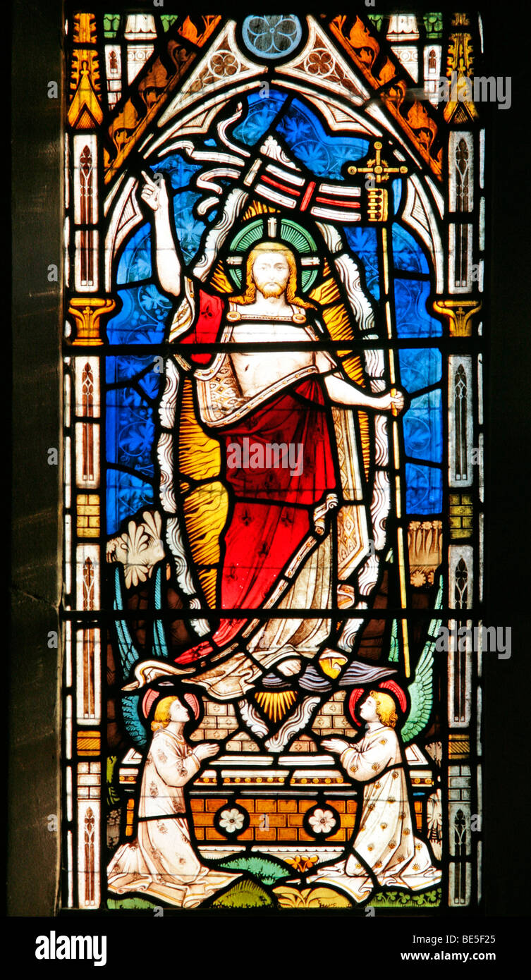 Vetrata raffigurante il Cristo risorto, la chiesa di Saint Gregory, Offchurch, Warwickshire: finestra di Clayton & Campana Foto Stock
