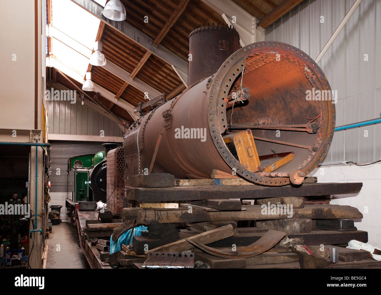 Regno Unito, Inghilterra, Yorkshire, Keighley, Ingrow Loco Museum, locomotore in fase di ripristino Foto Stock