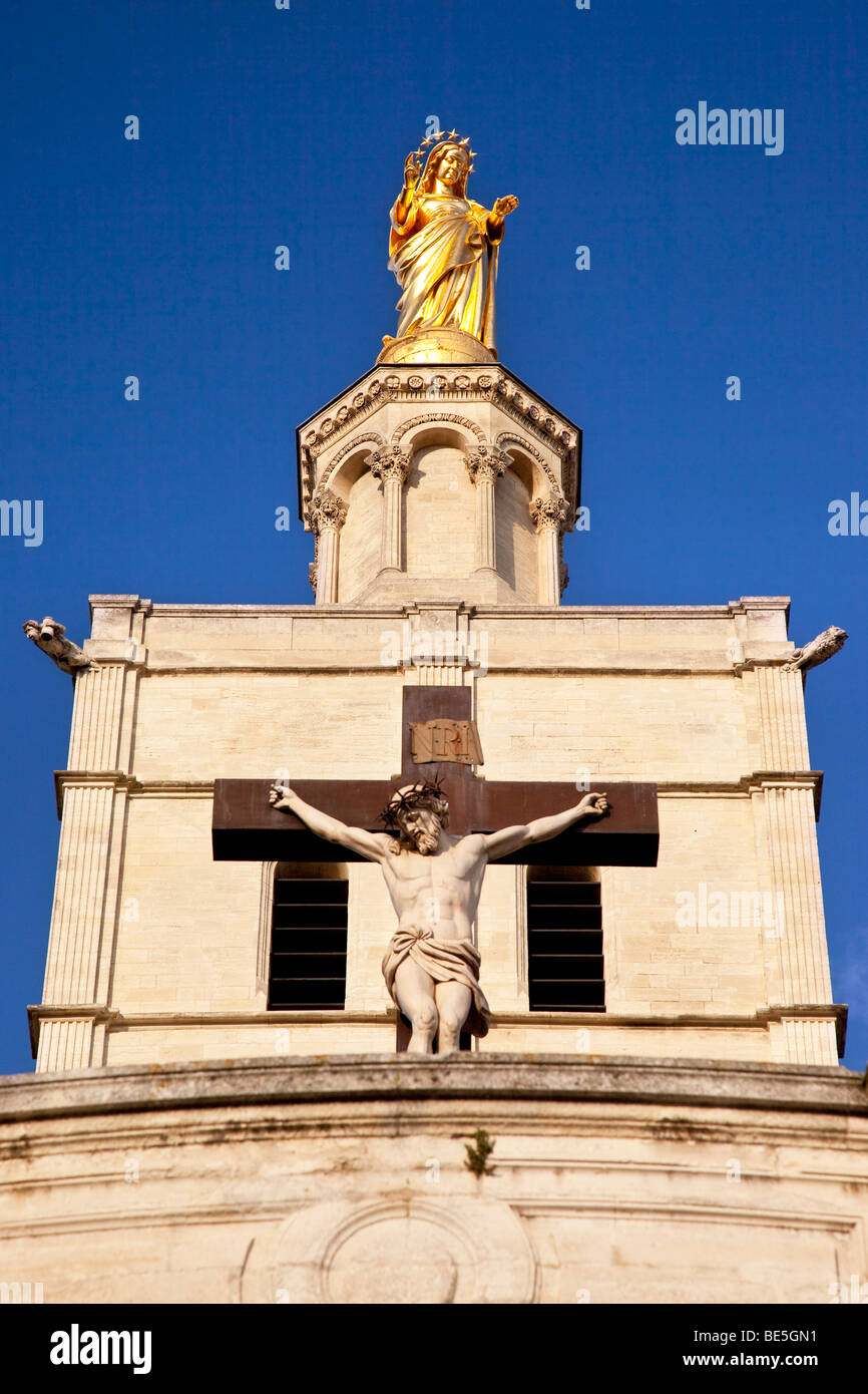 Crocifisso e di Maria Madre di Dio presso il Palais des Papes a Avignon Francia Foto Stock