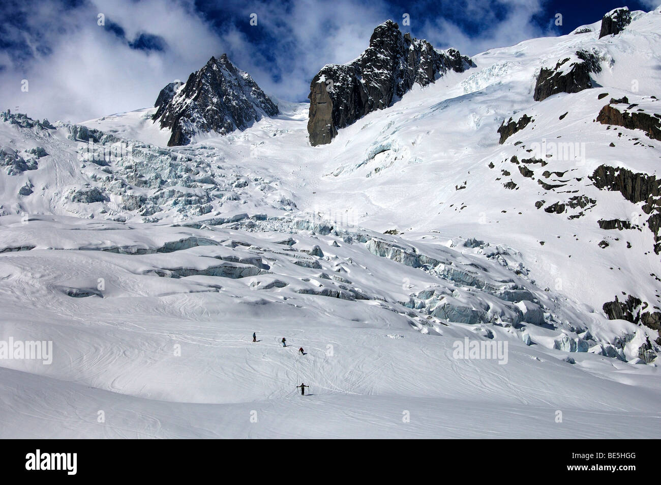 Sci fuori pista sul ghiacciaio du Geant in Vallee Blanche, Chamonix, Alta Savoia, Francia Foto Stock
