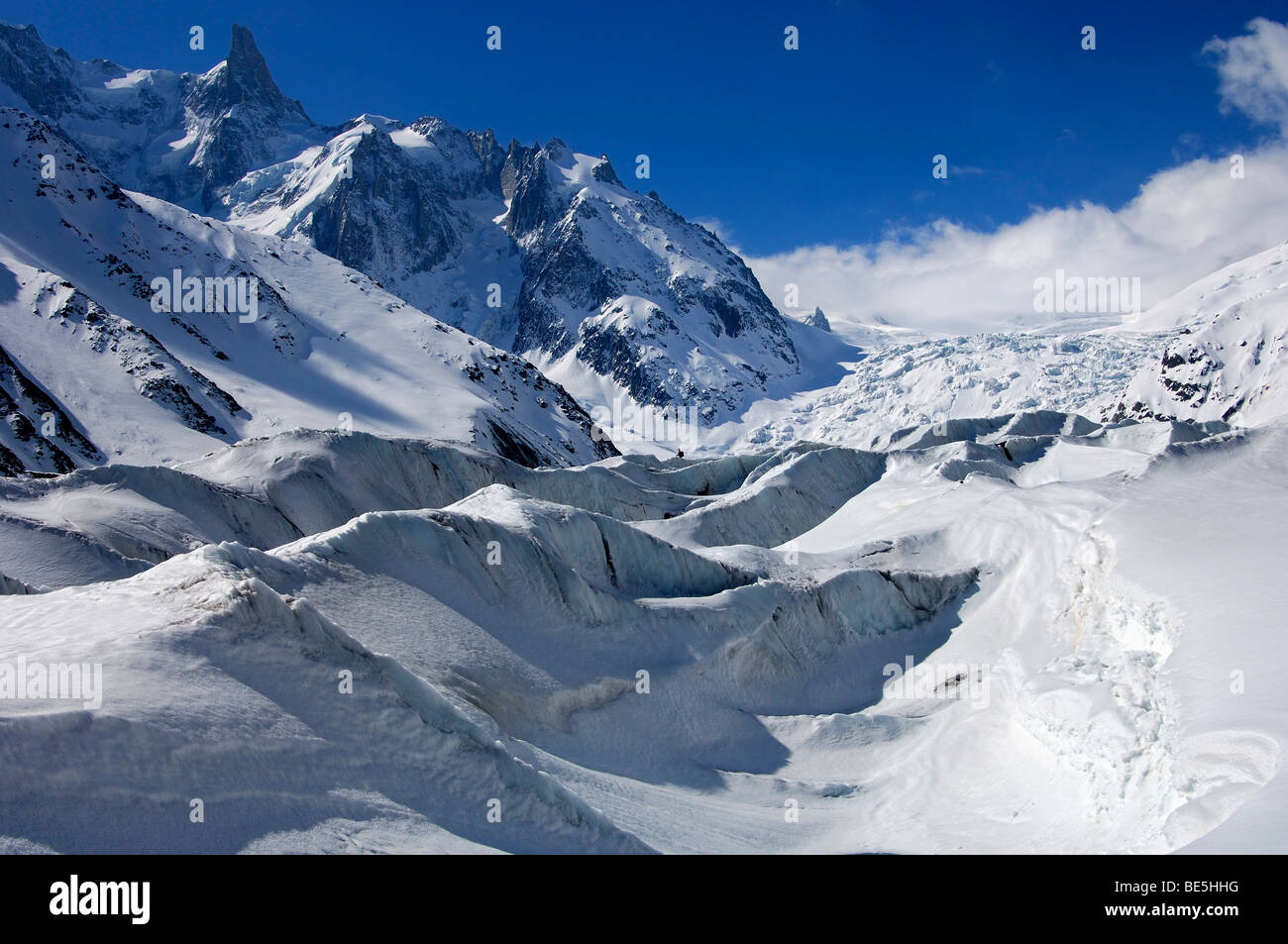 Fronte di ghiaccio del ghiacciaio du Geant, picco Dent du Geant in retro, Chamonix, Alta Savoia, Francia Foto Stock