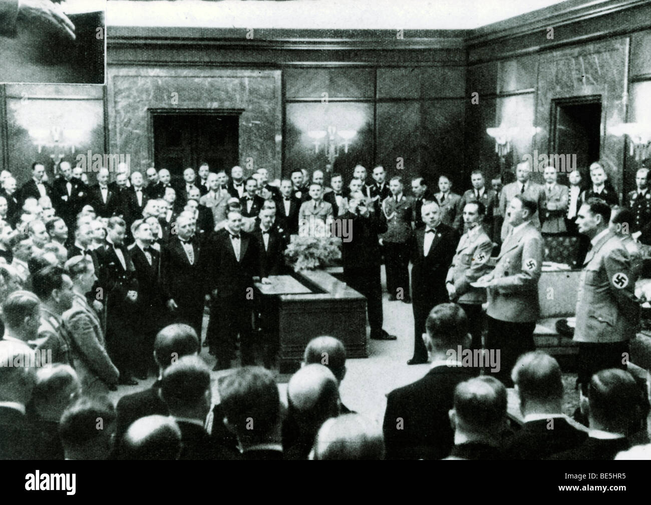 Premere il ricevimento con Adolf Hitler, dietro di lui Reichspropagandaminister Reich Ministro della pubblica illuminazione e la Propaganda Dr Foto Stock