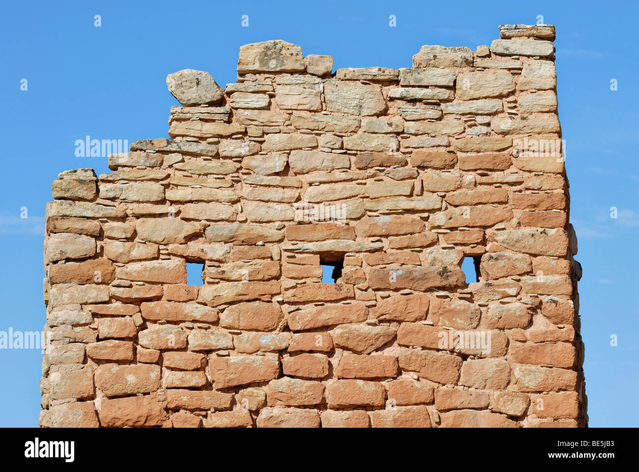 La costruzione storica del Puebloans ancestrale, muratura dettaglio con le cavità di appoggio per le travi di un soffitto inserito, H Foto Stock