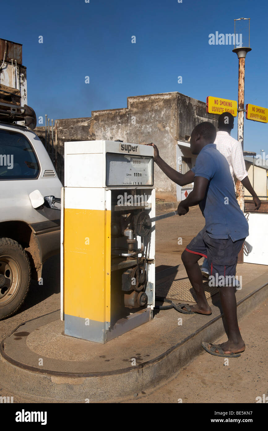 Una mano-powered pompa carburante a Moroto nell est dell Uganda. Foto Stock
