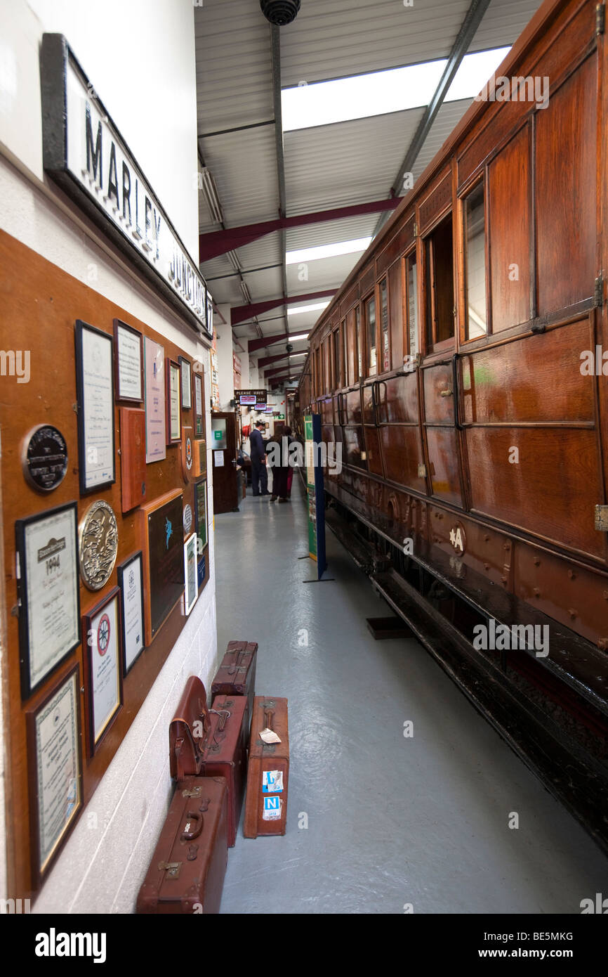 Regno Unito, Inghilterra, Yorkshire, Keighley, Ingrow Museo di viaggi ferroviari, vintage carrozze ferroviarie sul display Foto Stock