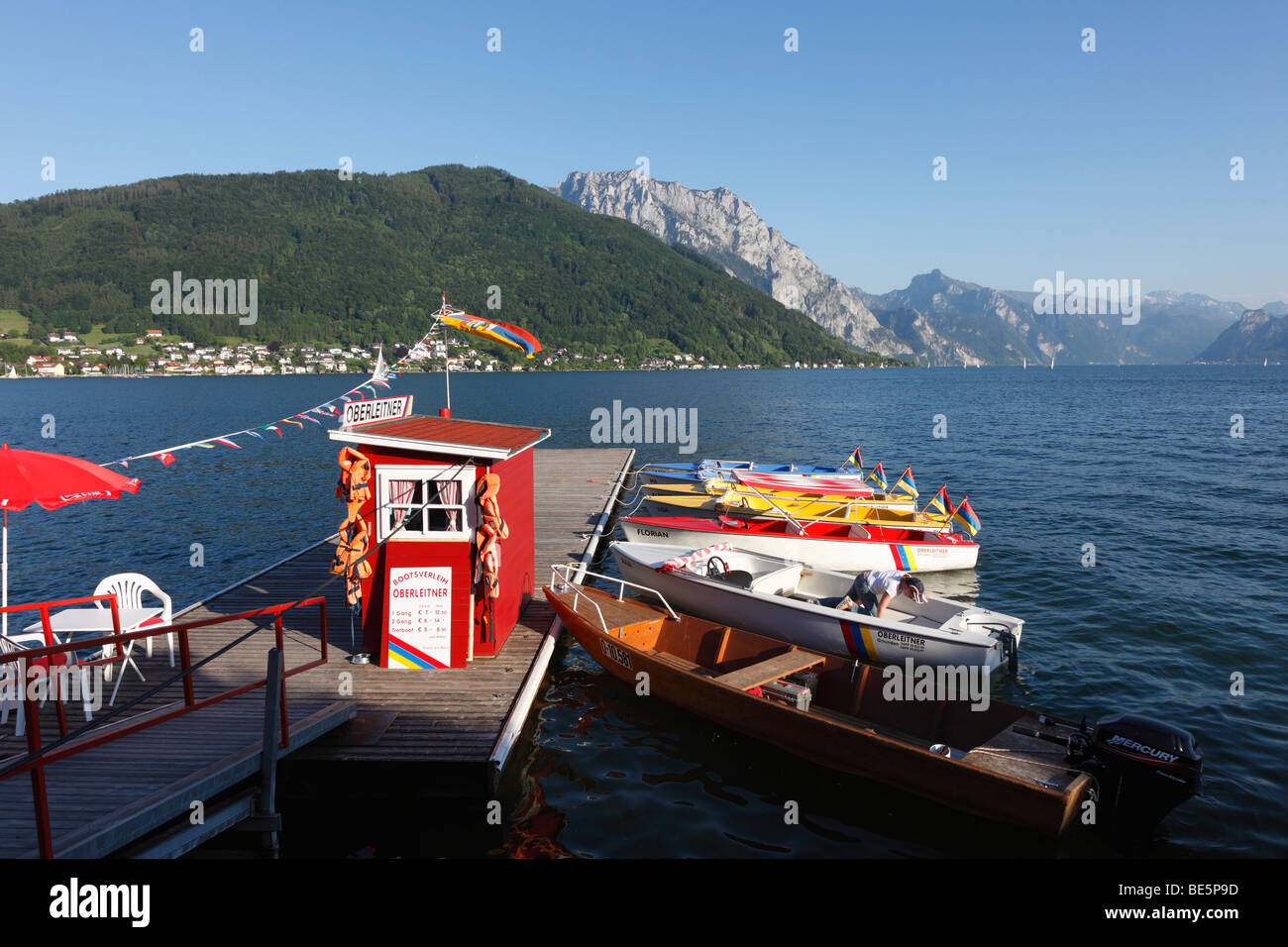 Jetty di Gmunden, lago Traunsee, Salzkammergut, Austria superiore, Austria, Europa Foto Stock