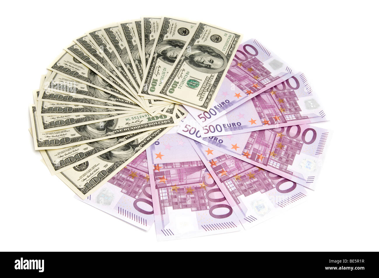 Americani e banconote europee isolato su bianco Foto Stock