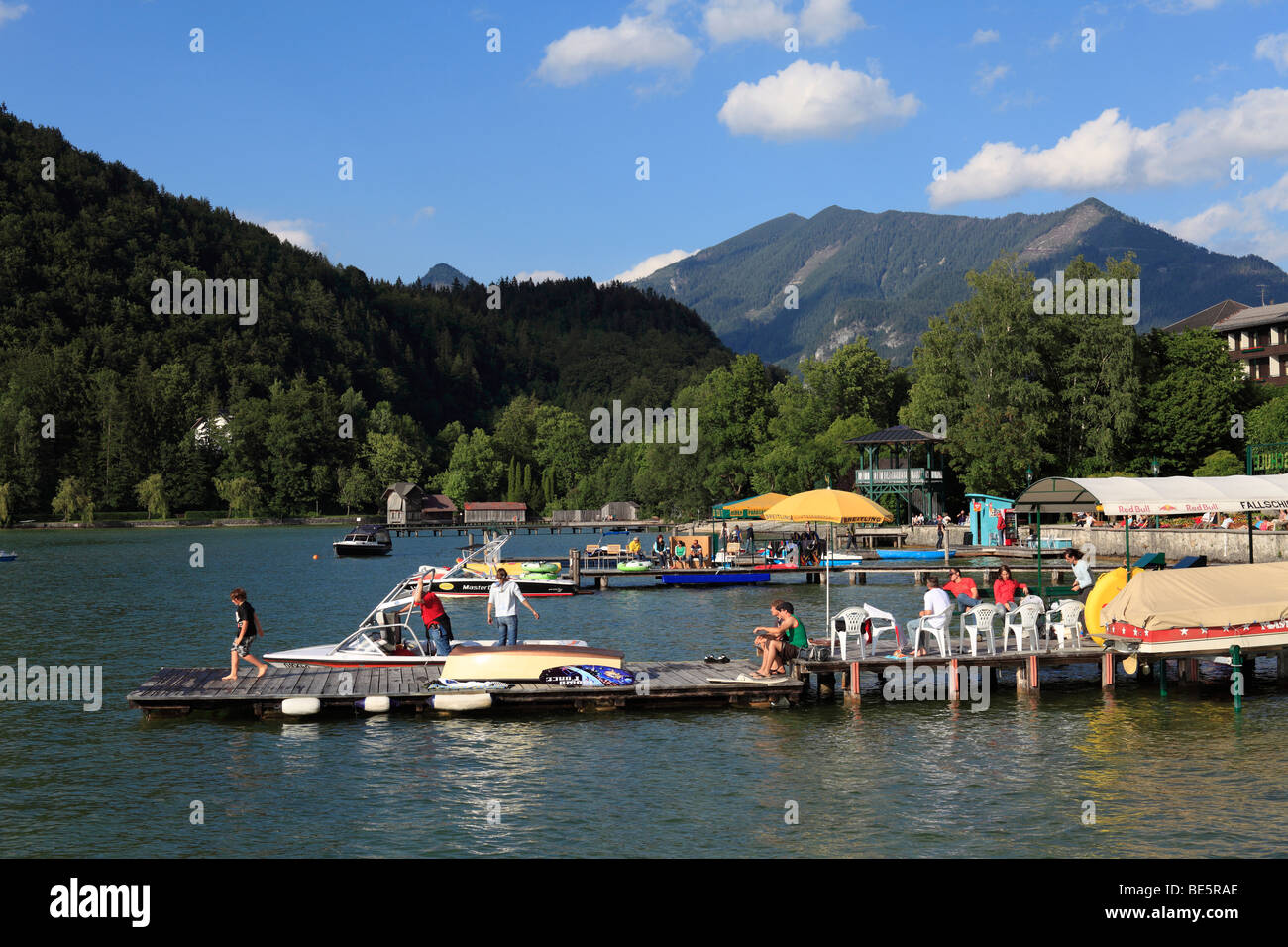 Pontili in Strobl, lago Wolfgangsee, area Salzkammergut, Austria superiore, Austria, Europa Foto Stock