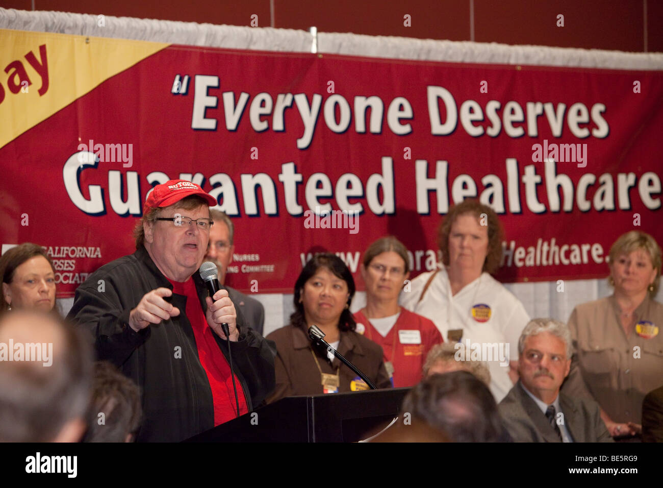 Michael Moore parla al Rally per singolo contribuente Health Care Foto Stock