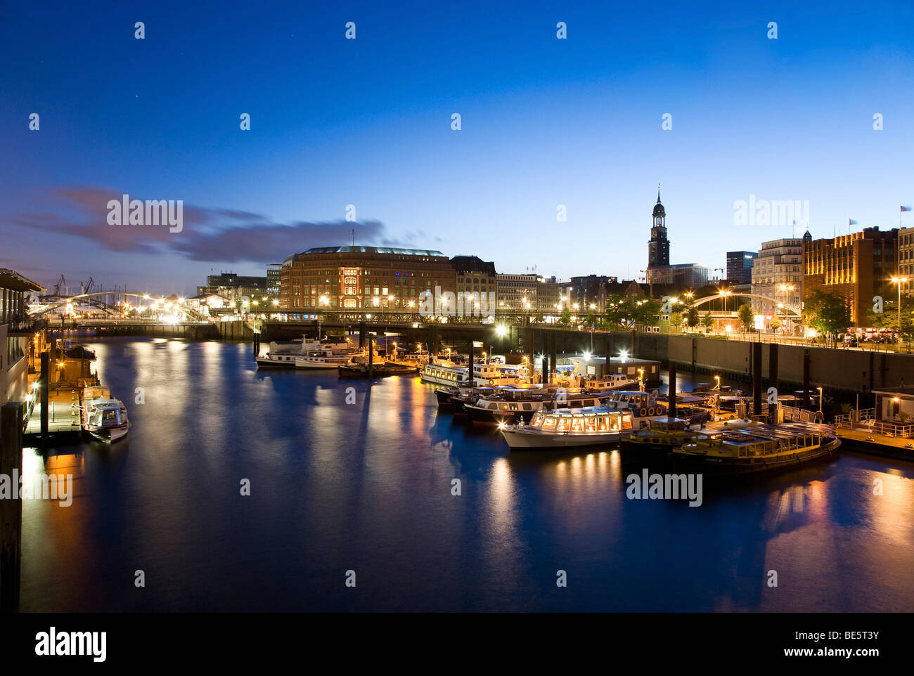 Il porto di notte, Amburgo, Germania, Europa Foto Stock