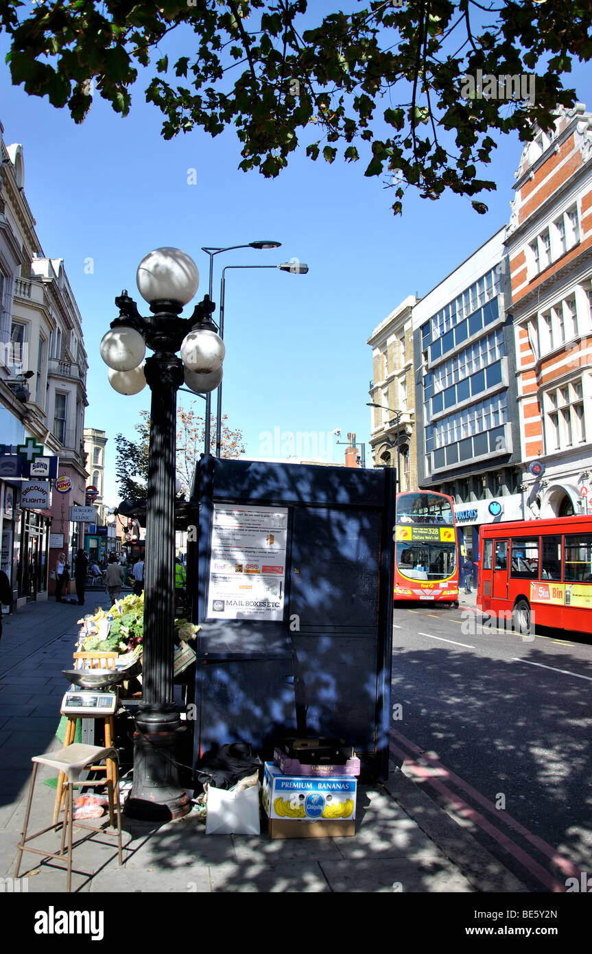 Earls Court Road, Earls Court, Royal Borough of Kensington and Chelsea, Greater London, England, Regno Unito Foto Stock