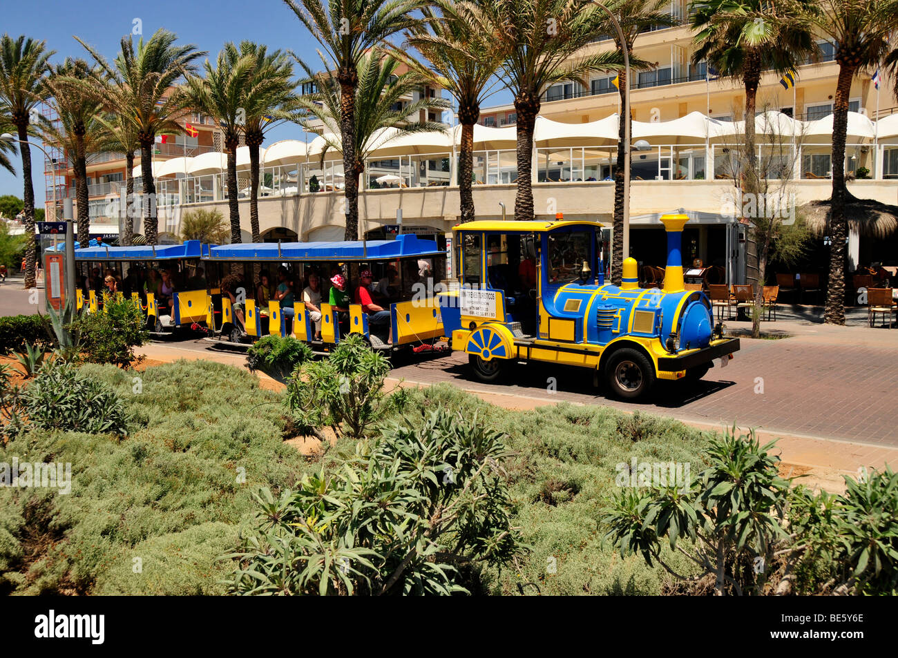 Treno turistico a Playa de Palma, El Arenal, Maiorca, isole Baleari, Spagna, Europa Foto Stock