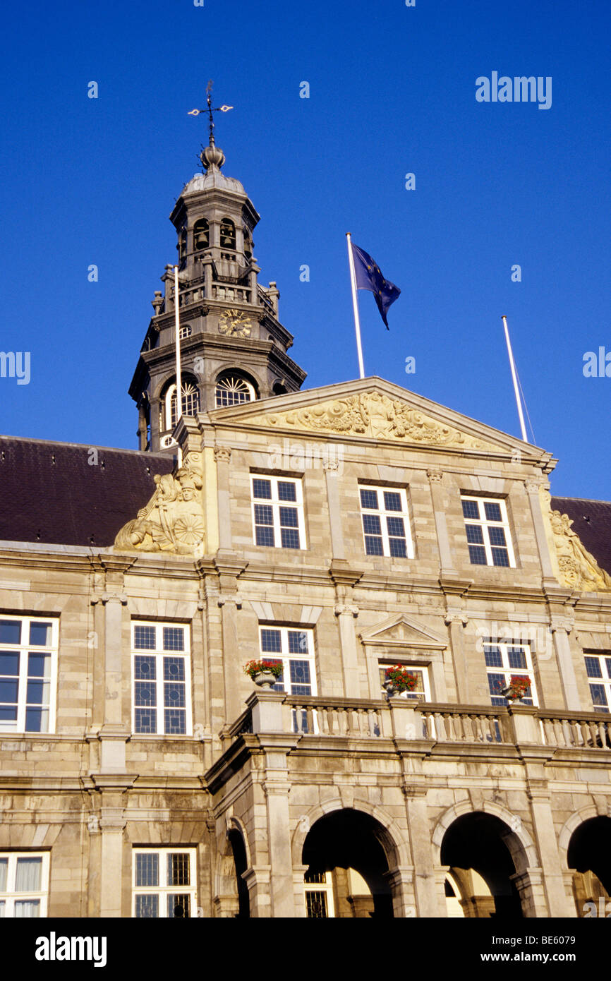 Stadhuis, Municipio presso la piazza del mercato in centro città di Maastricht, Limburgo, Paesi Bassi, Benelux, Europa Foto Stock