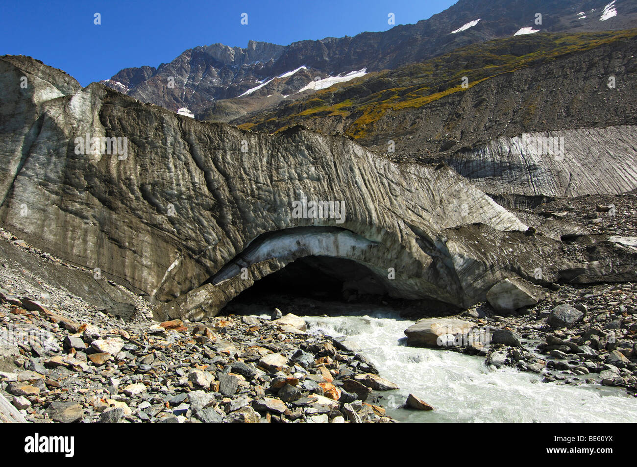 Bocca del ghiacciaio del ghiacciaio Langgletscher, Loetschental, Vallese, Svizzera Foto Stock