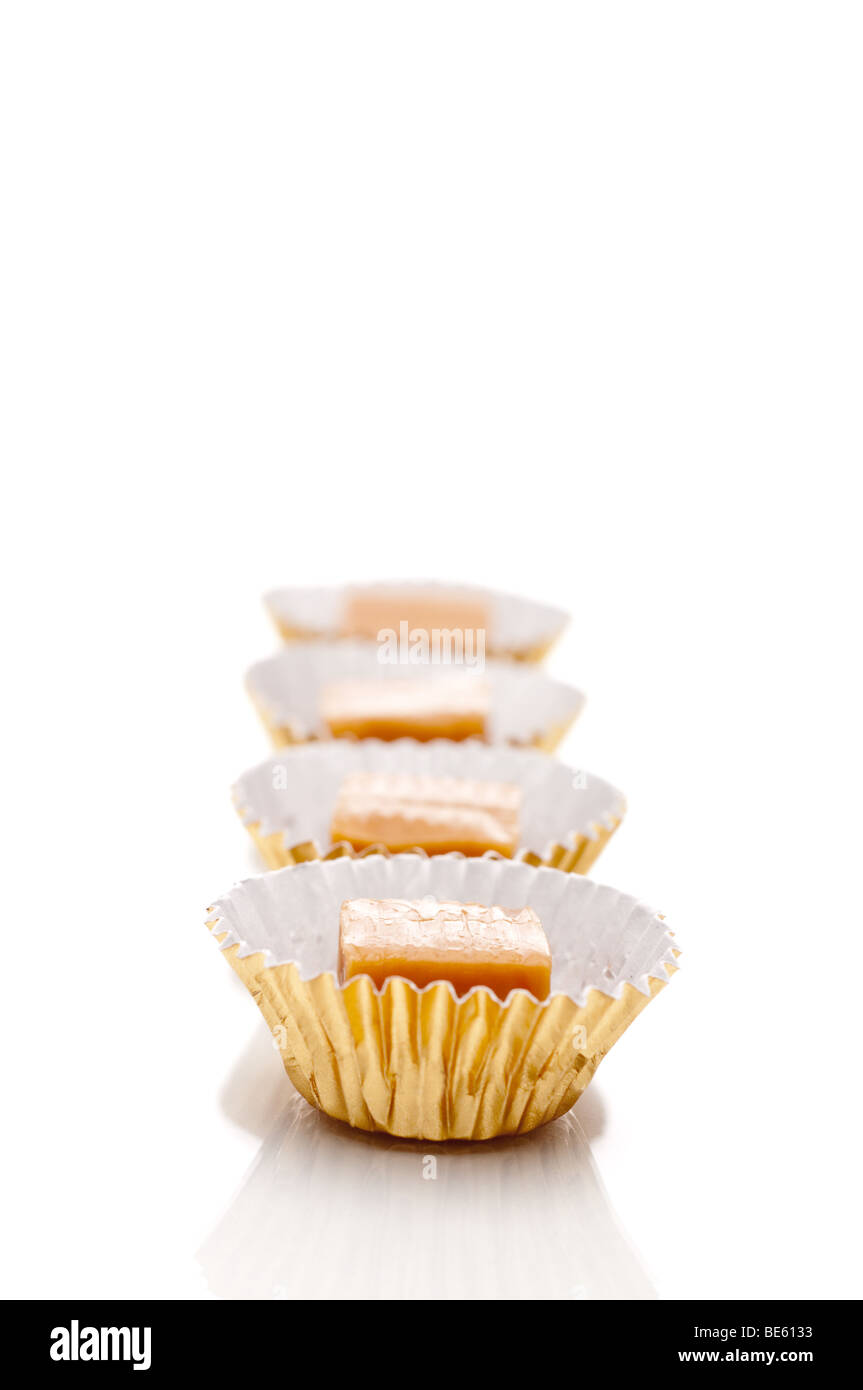 Poco profonda verticale la messa a fuoco ravvicinata di una tratta di caramello Foto Stock