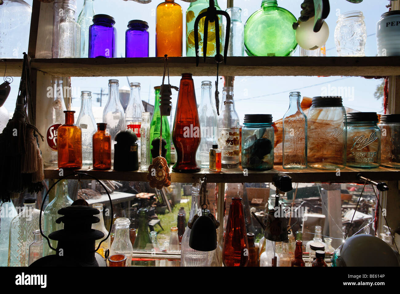 Articoli per la vendita, junk store, Searsport Maine Foto Stock