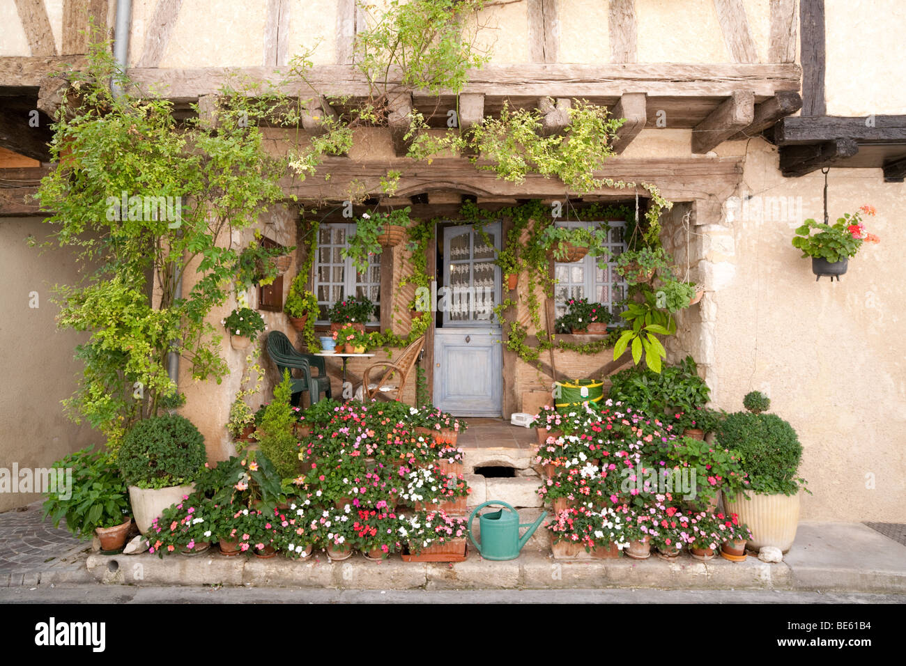 Un pittoresco cottage francese di La bastide villaggio di Monflanquin Lot et Garonne, Aquitaine, Francia Foto Stock