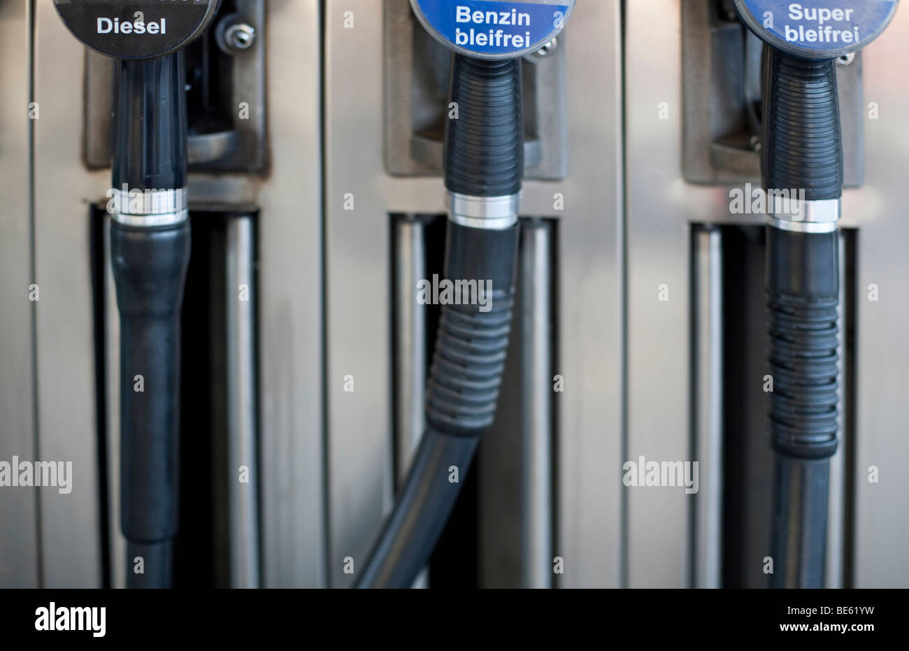 Pompa a gas in corrispondenza di una stazione di benzina Foto Stock