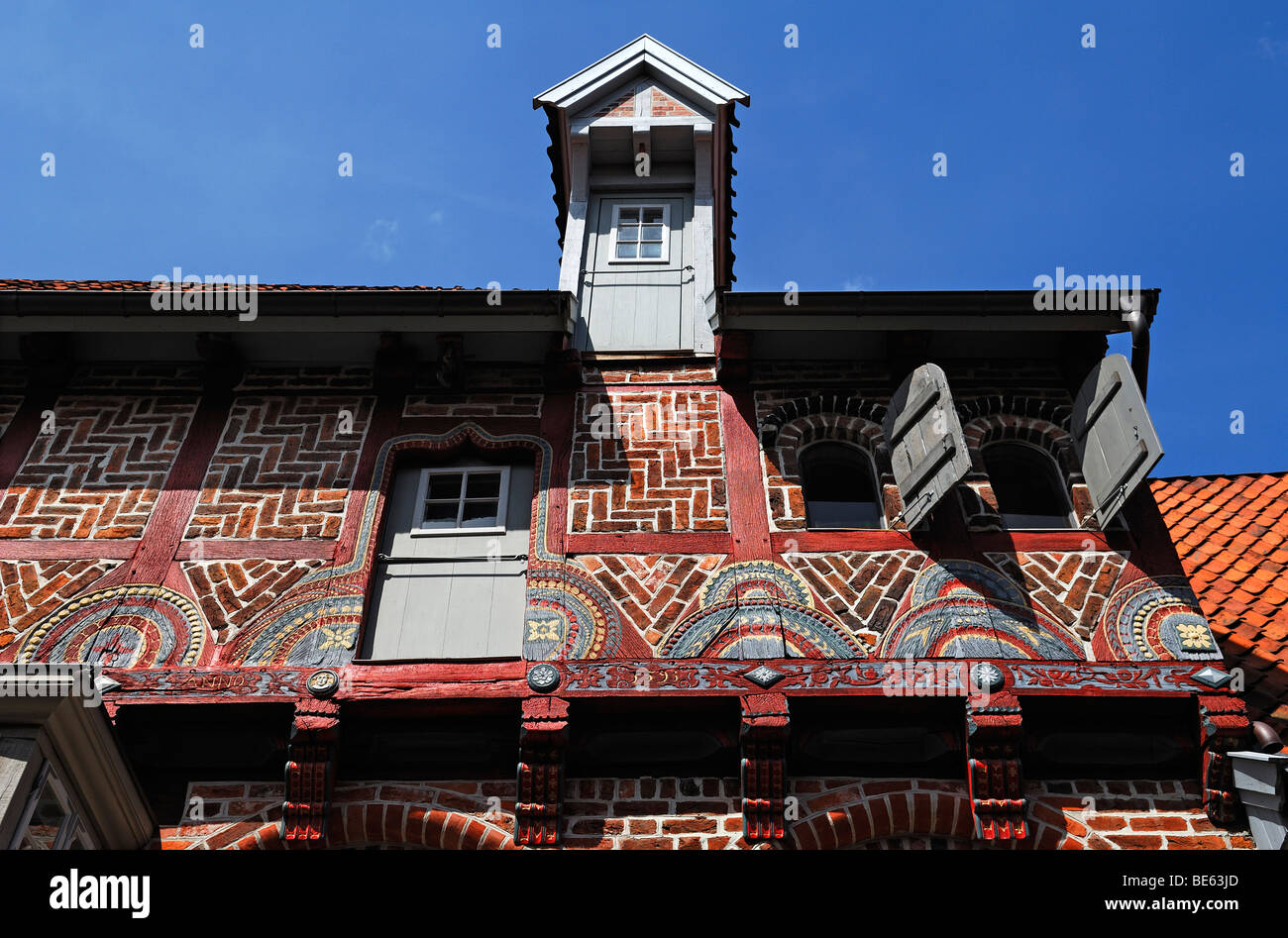 Ornati decorativi casa in legno e muratura, 1595, nella città vecchia, Lueneburg, Bassa Sassonia, Germania, Europa Foto Stock